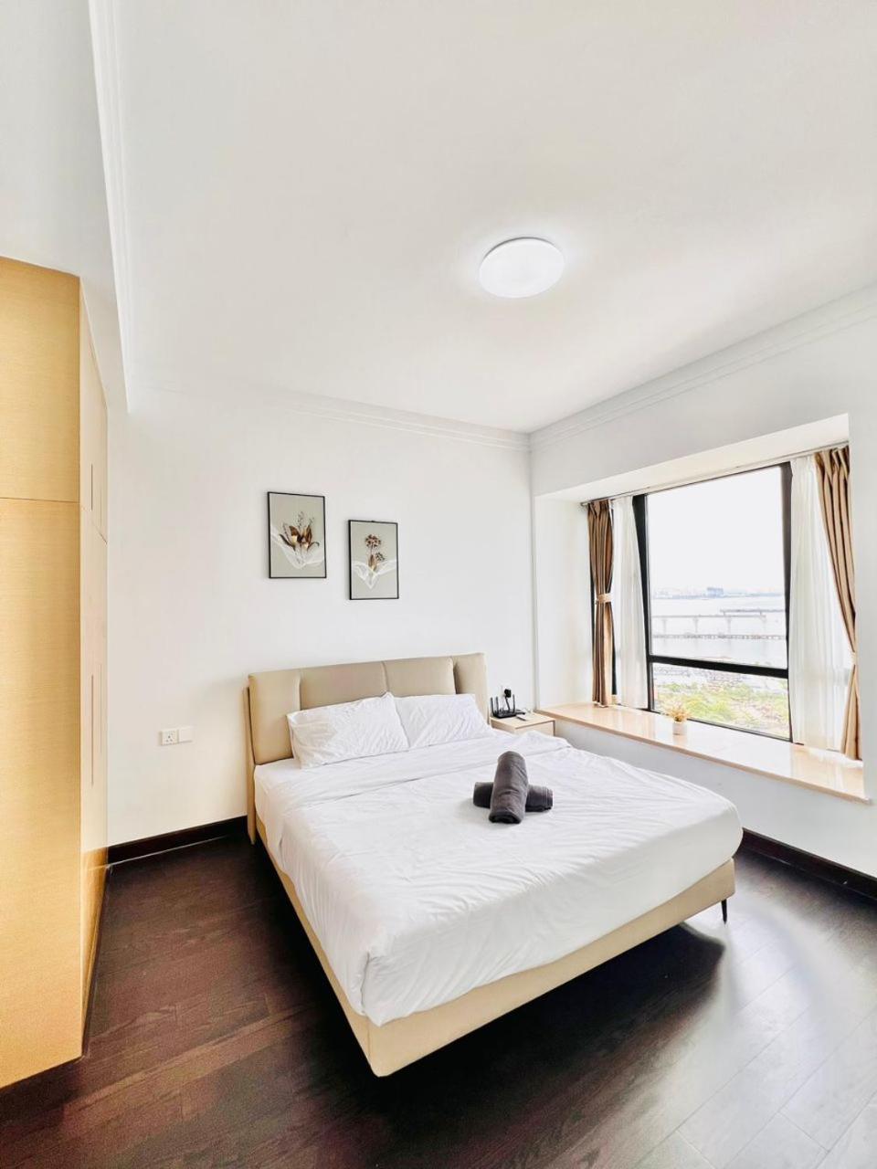 Three-Bedroom Apartment - Oceanfront photo 2