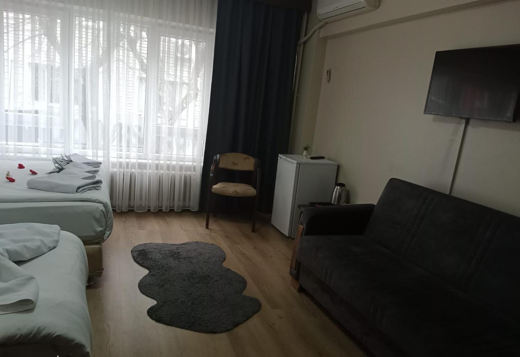 Family Room - Photo 18