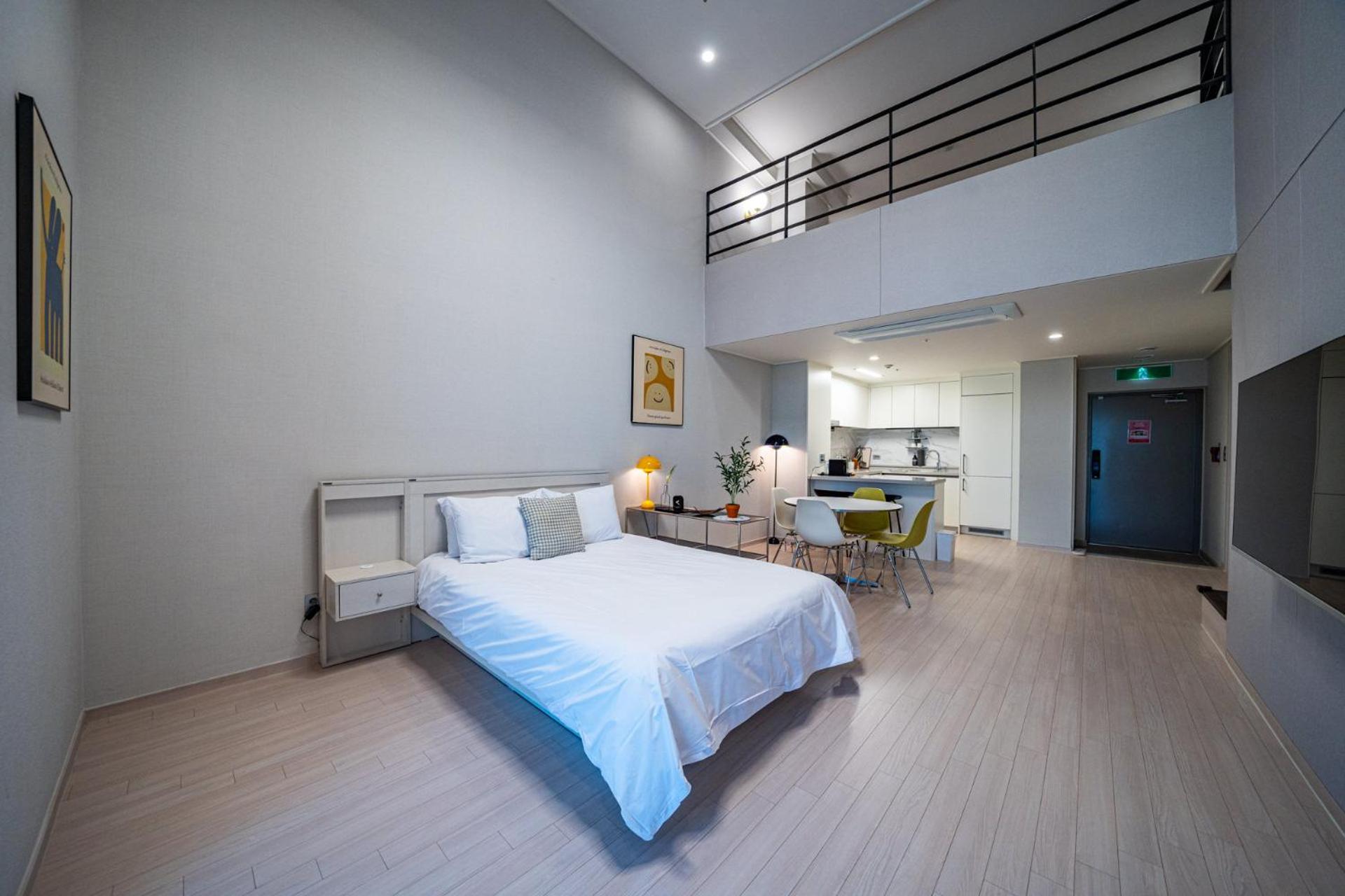 Standard Double Loft - Photo 20