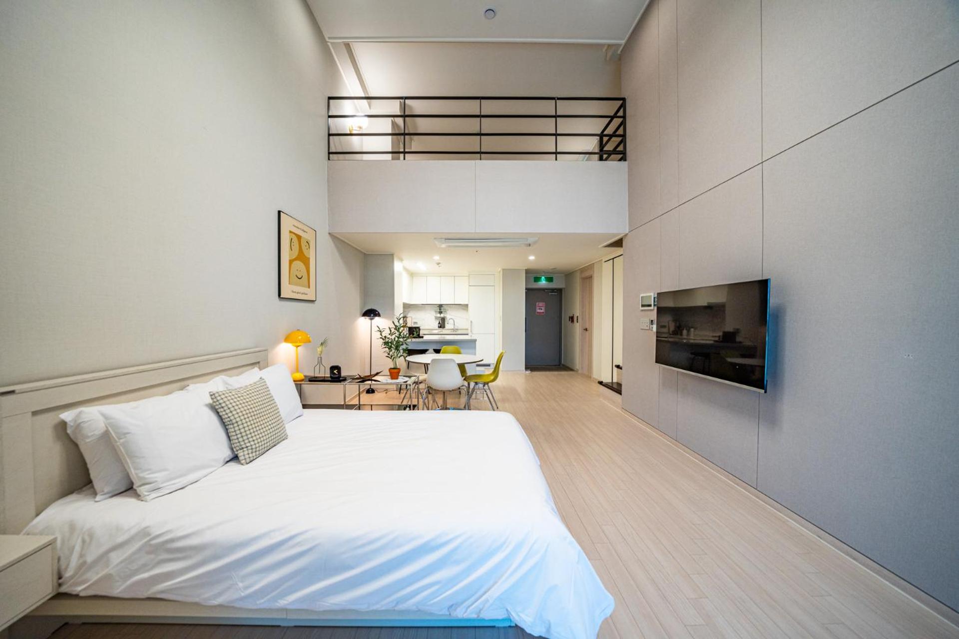 Standard Double Loft - Photo 25