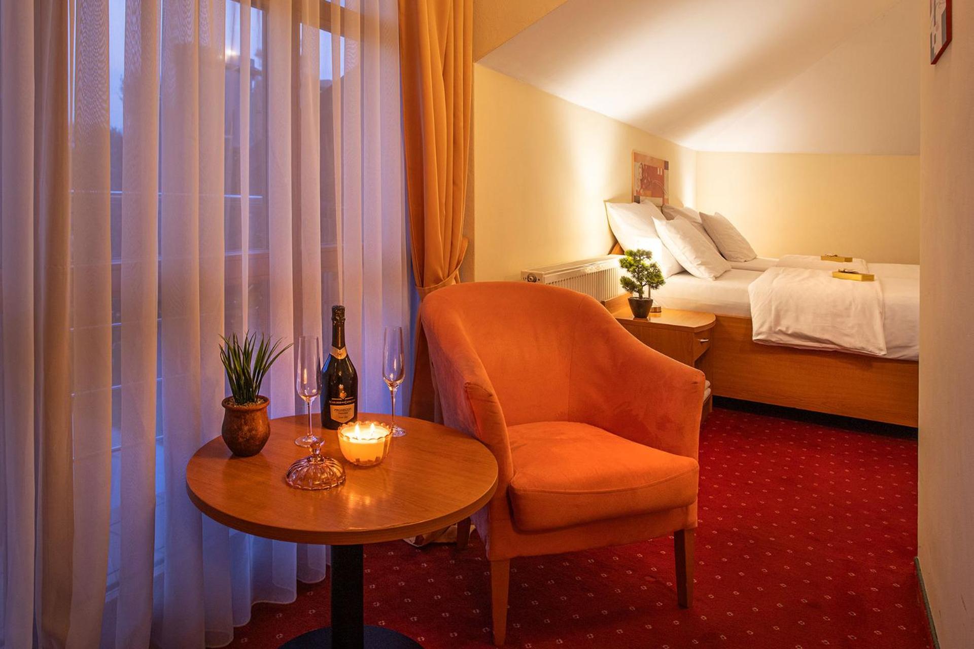 Twin Room - Photo 2