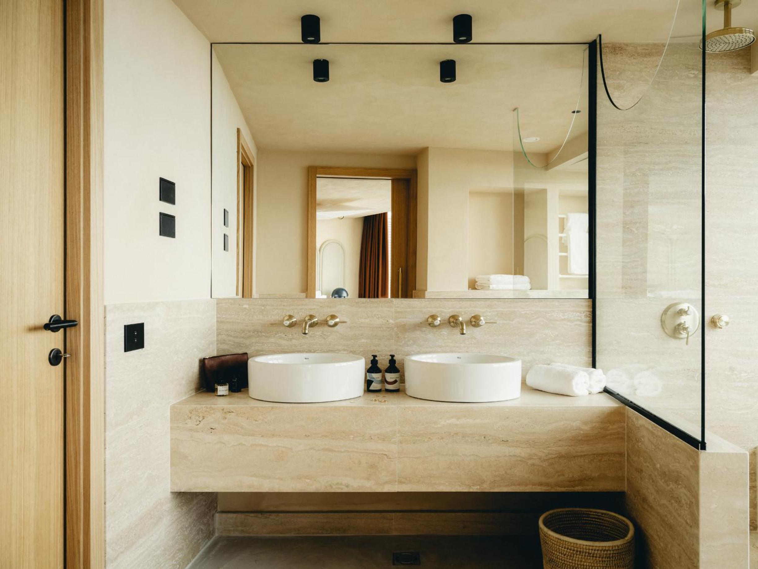 Panoramic Room - Photo 6
