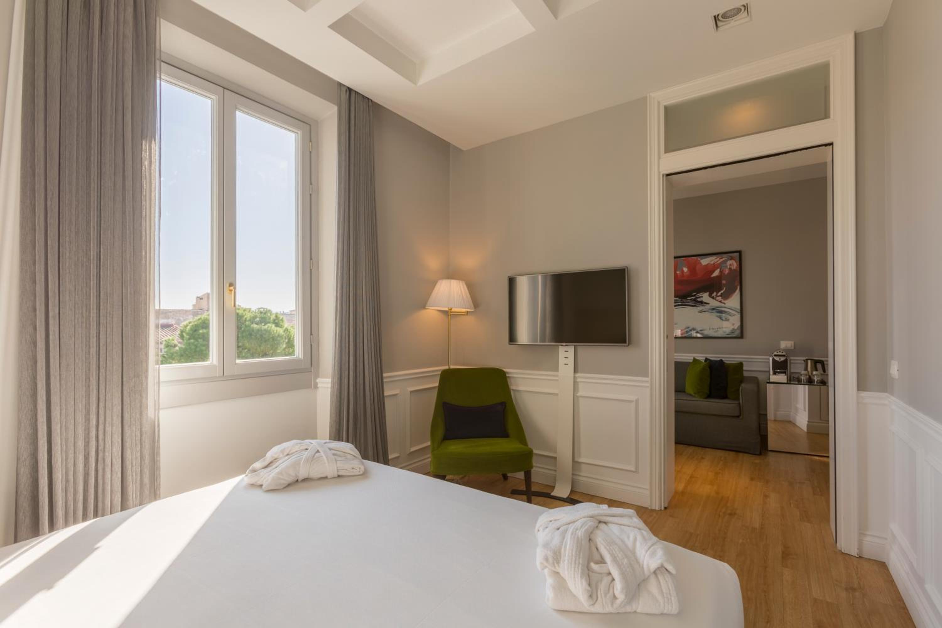 Junior Suite with View and Spa Access - Photo 7