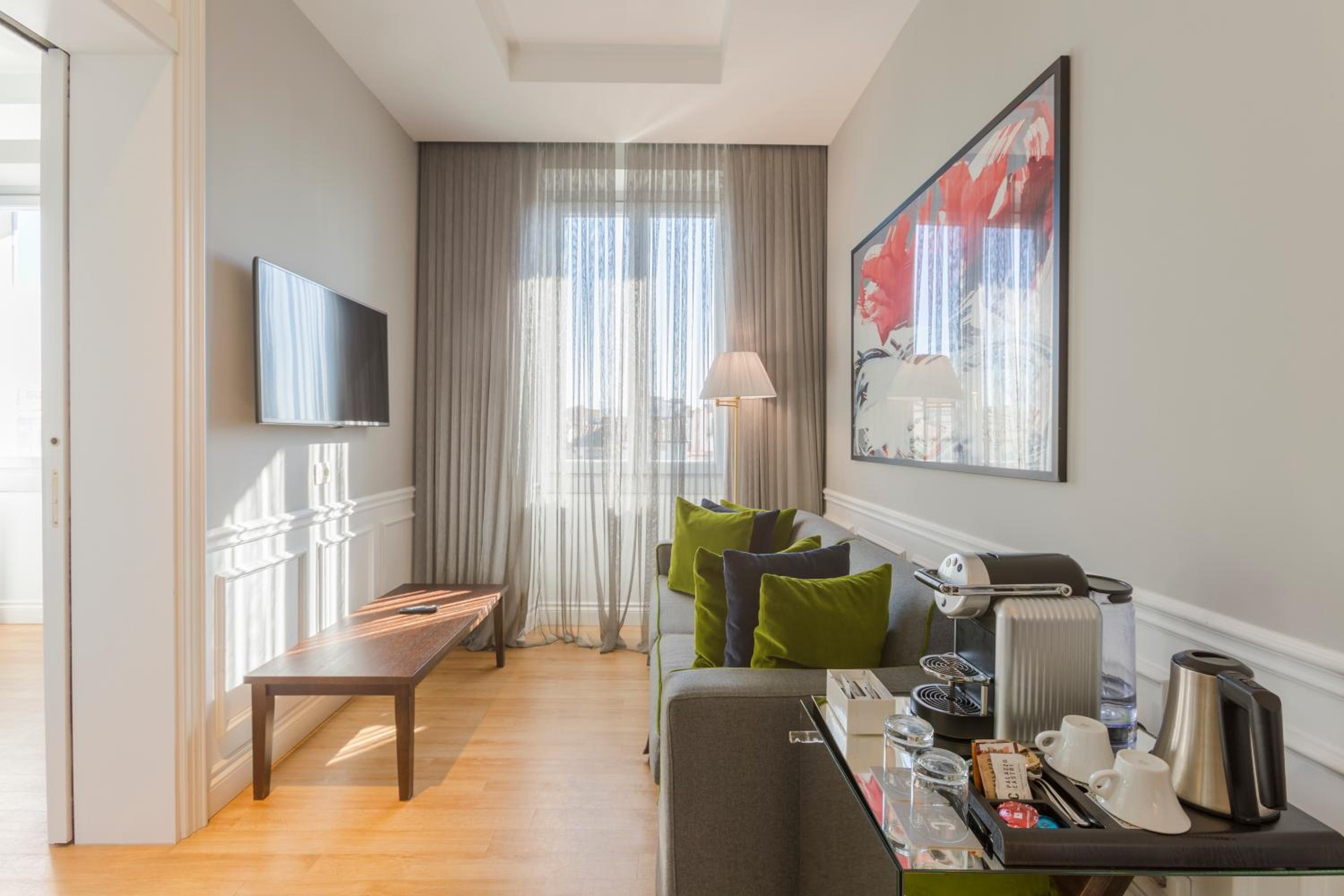 Junior Suite with View and Spa Access - Photo 4