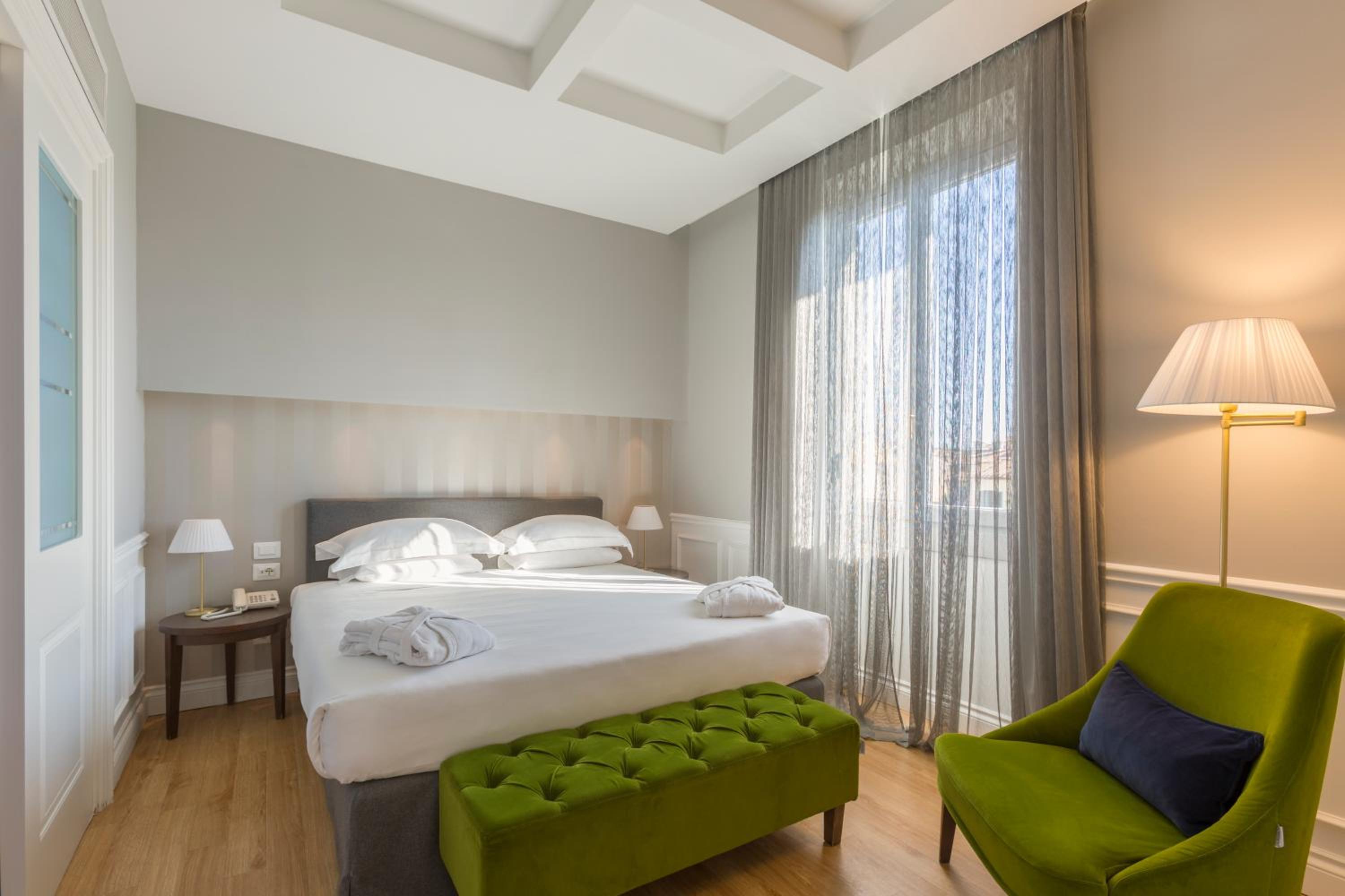 Junior Suite with View and Spa Access - Photo 8