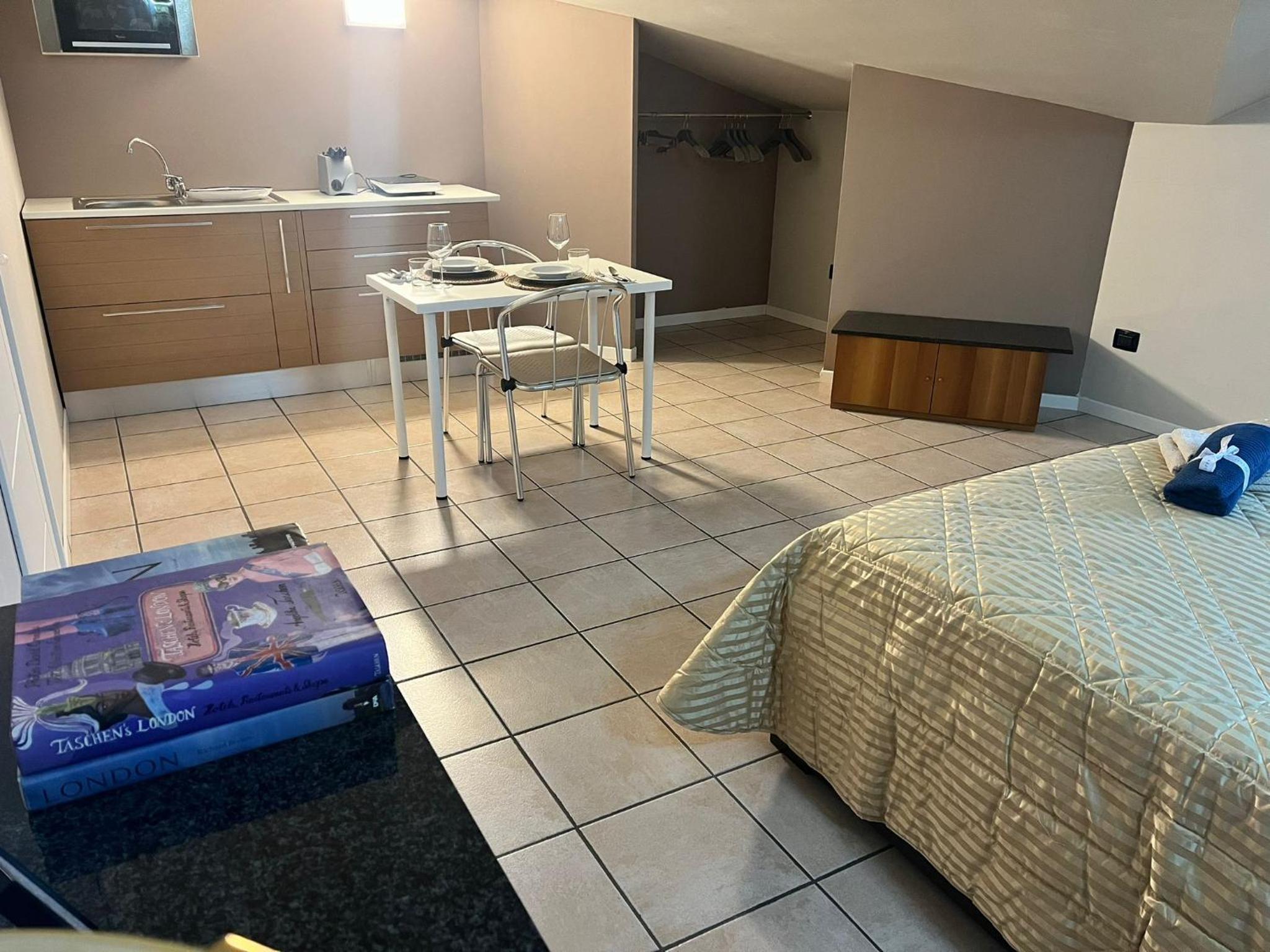 Double Room with Shared Bathroom photo 3