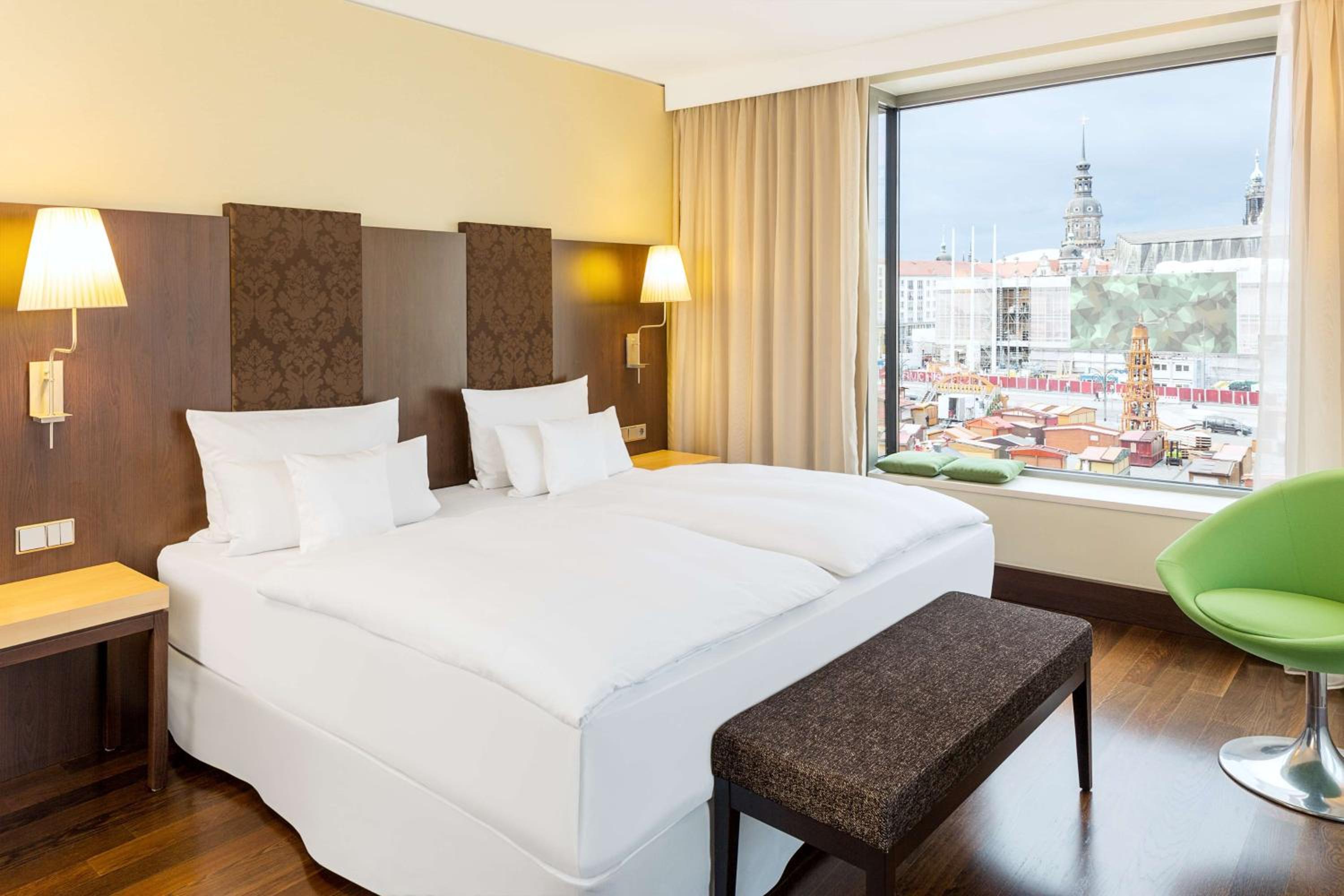 Premium Double or Twin Room with View with Extra Bed - Photo 7