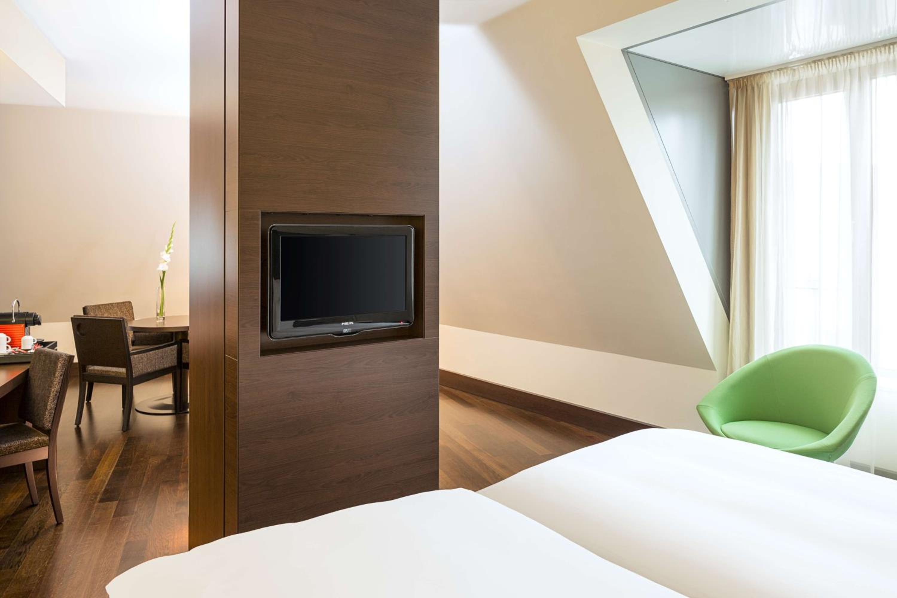 Premium Double or Twin Room with View thumbnail 5