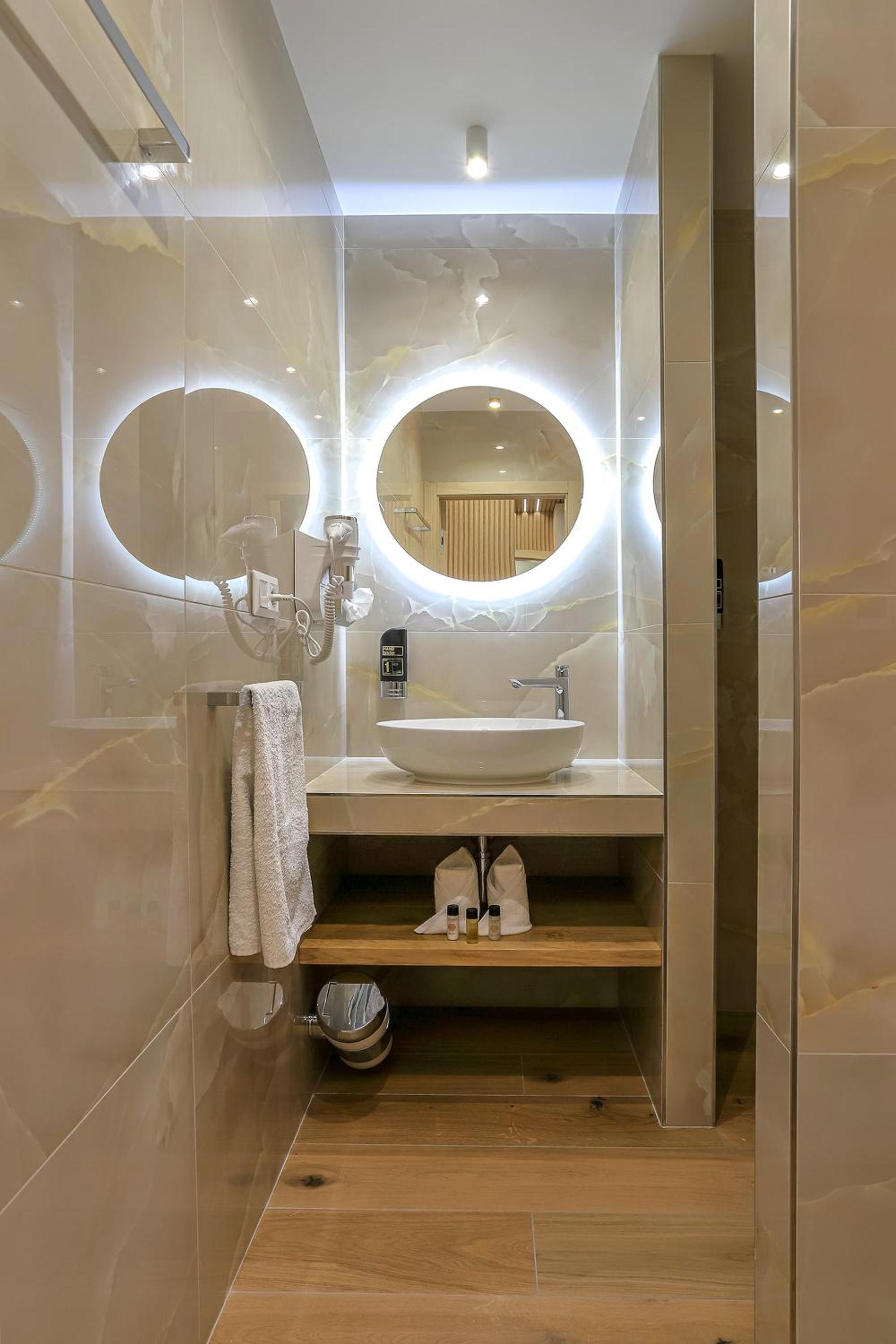 Superior Double or Twin Room - Photo 5