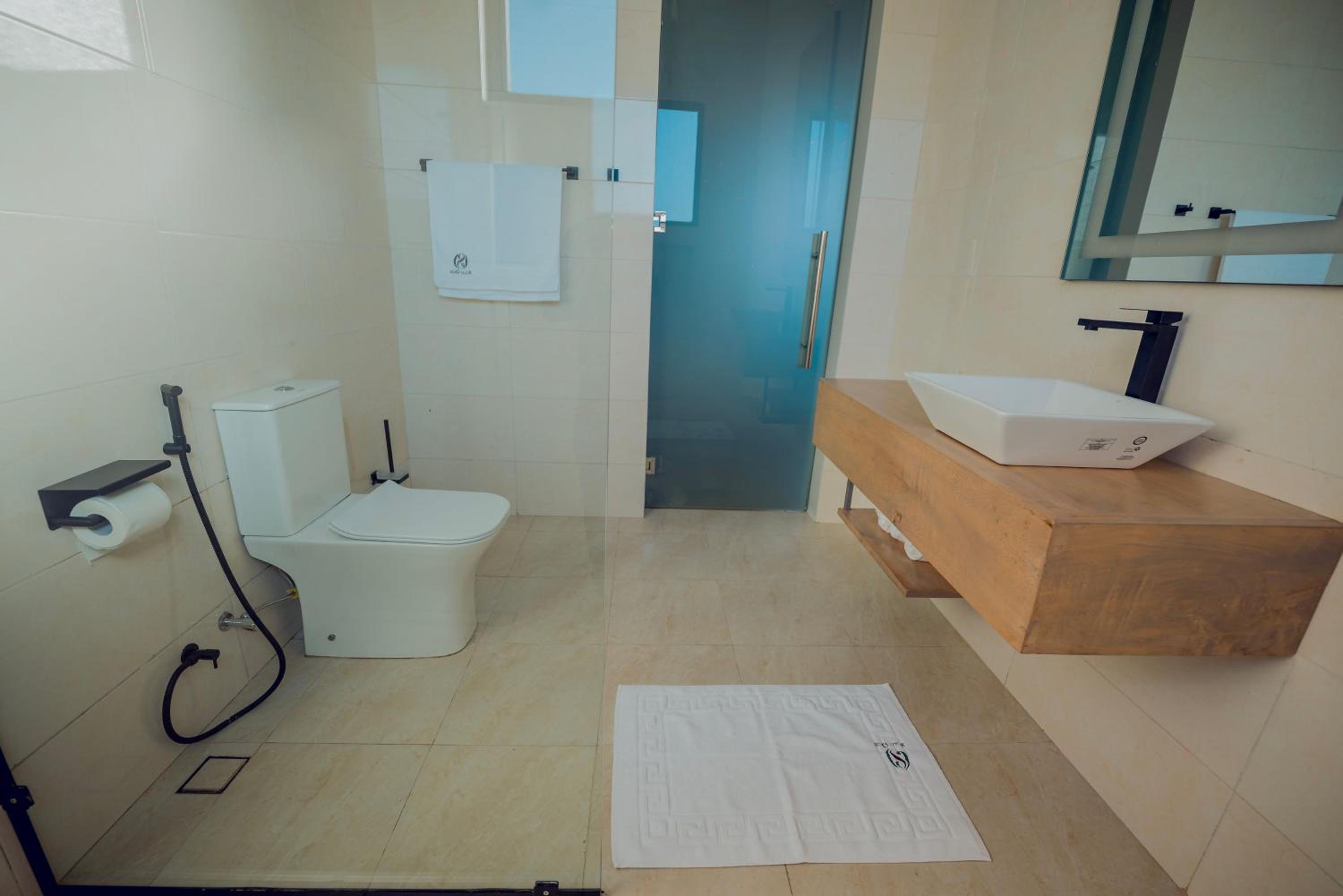 Queen Room with Pool View photo 2