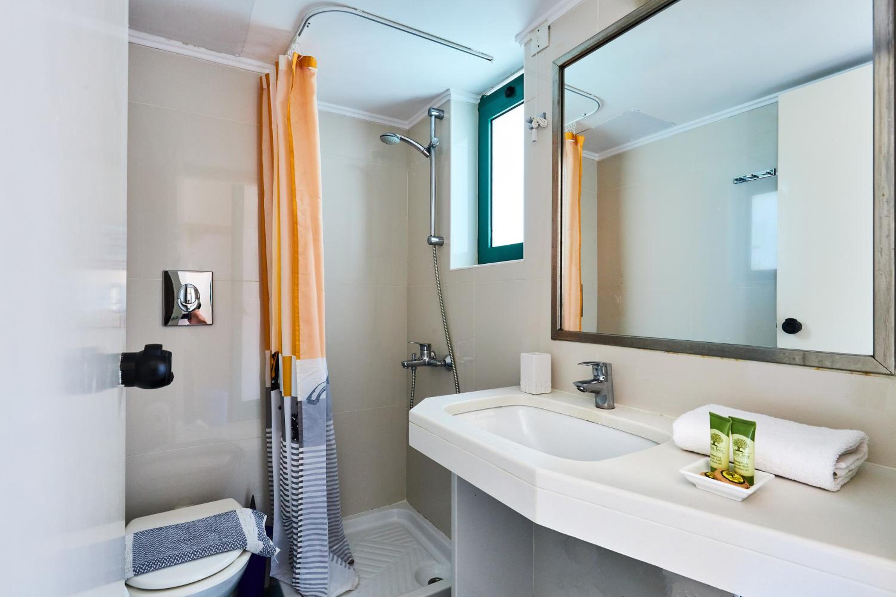 One Bedroom Apartment with Garden View - Photo 5