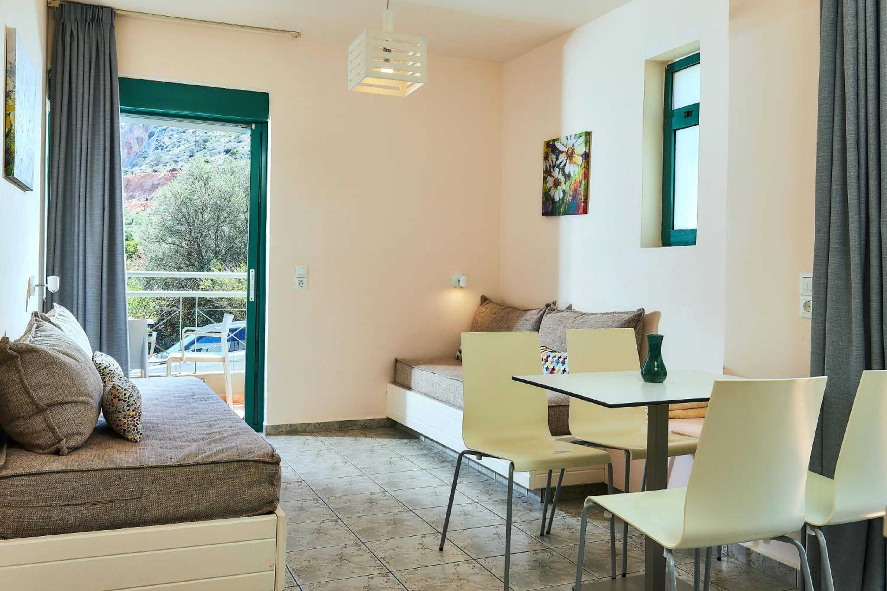 One Bedroom Apartment with Garden View - Photo 6