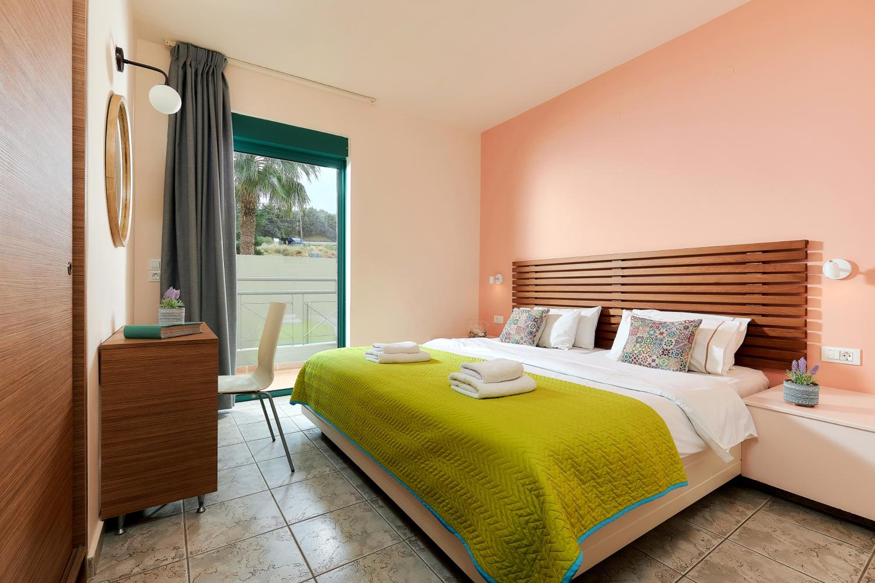 One Bedroom Apartment with Garden View - Photo 1