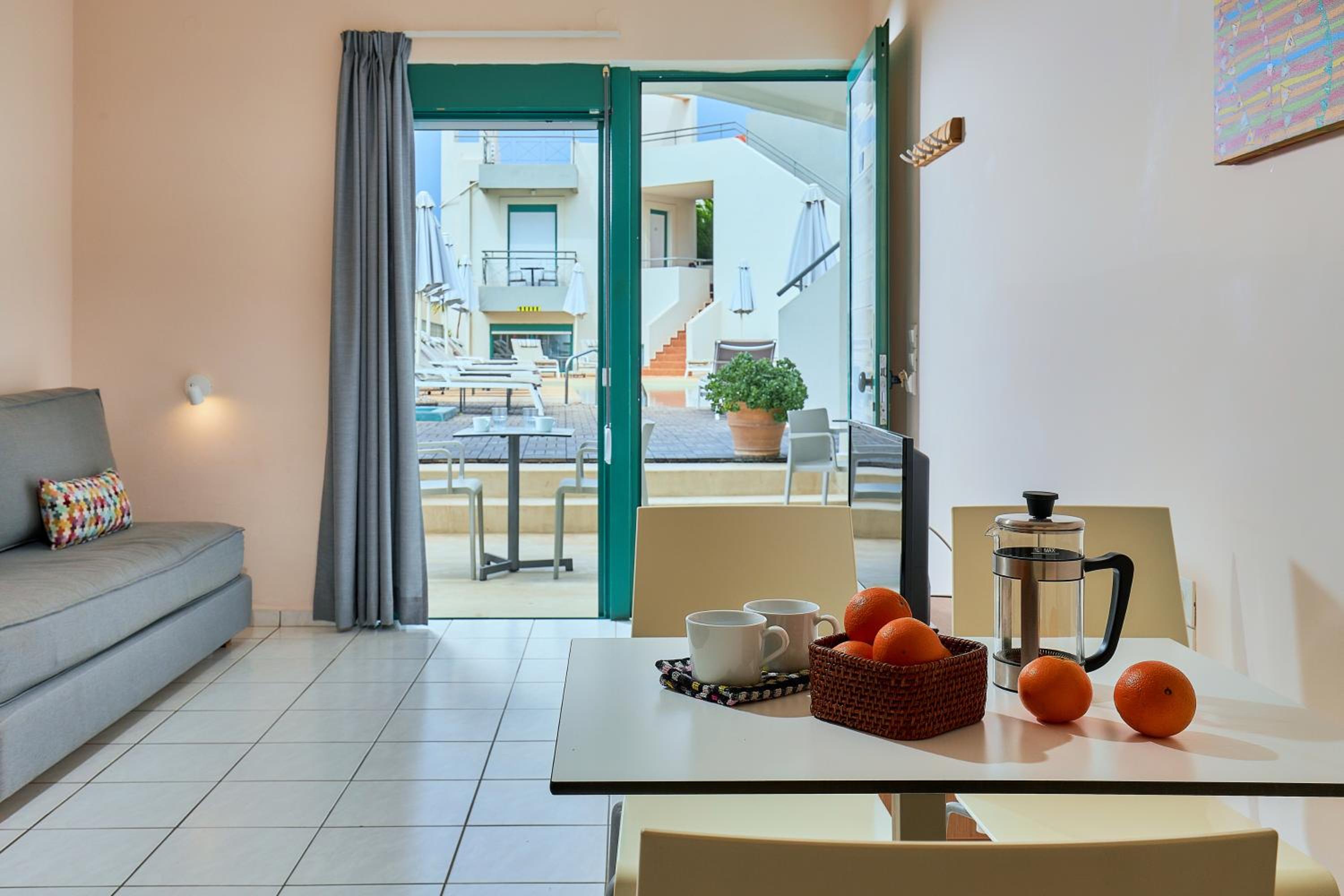 One Bedroom Apartment with Garden View - Photo 4