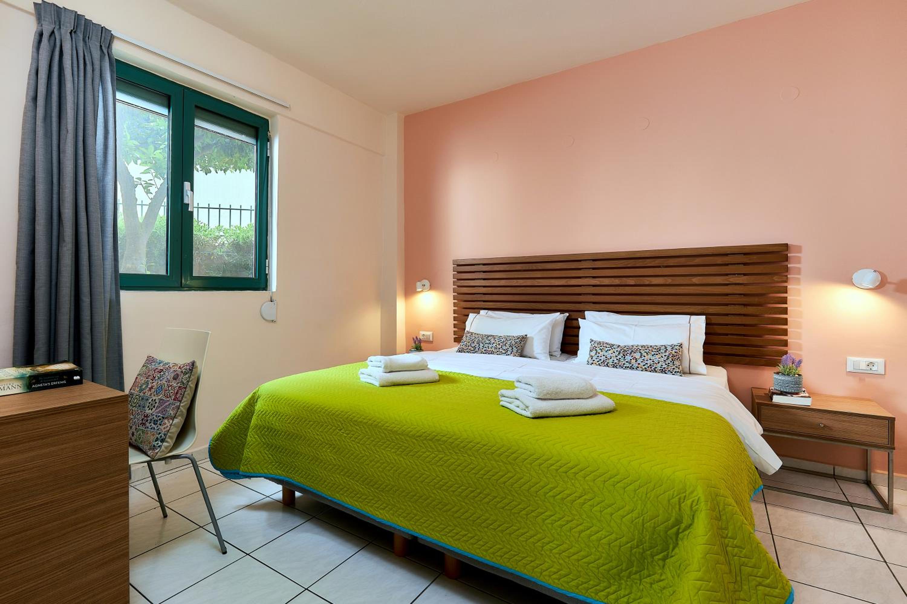 One Bedroom Apartment with Garden View - Photo 3