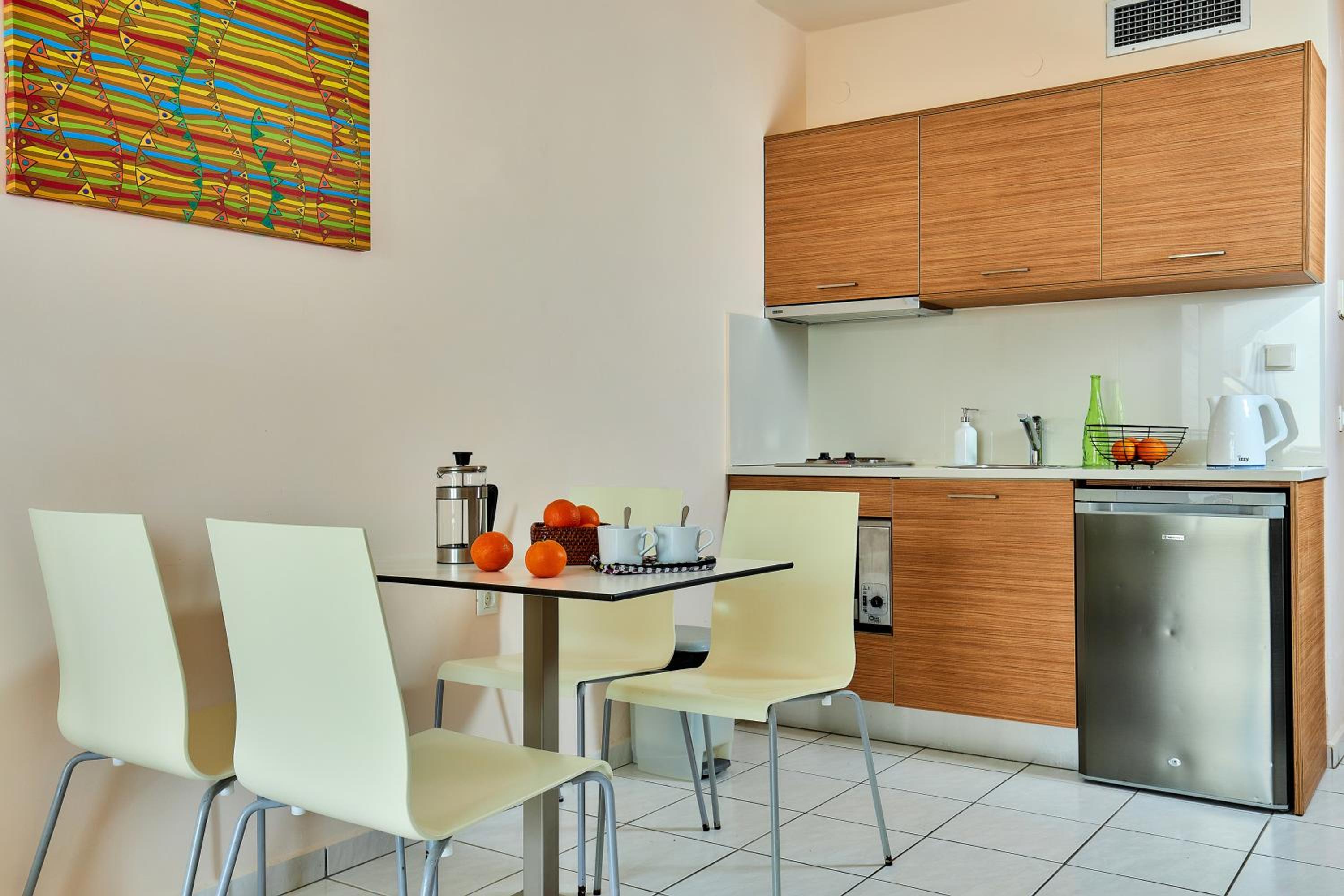 One Bedroom Apartment with Garden View - Photo 11