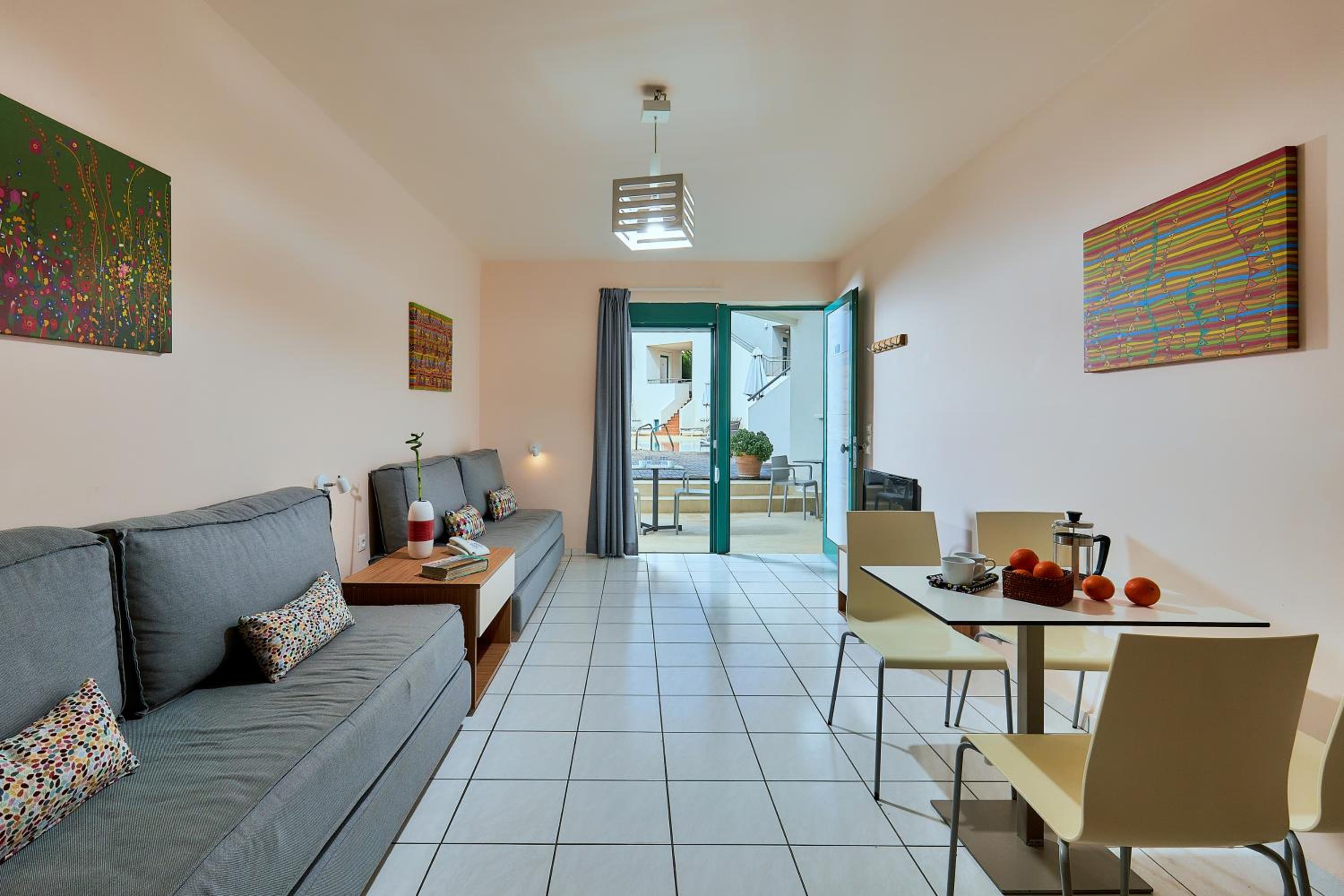 One Bedroom Apartment with Garden View - Photo 8