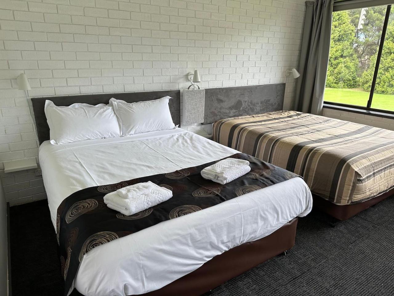 Queen Room with Two Queen Beds photo 1
