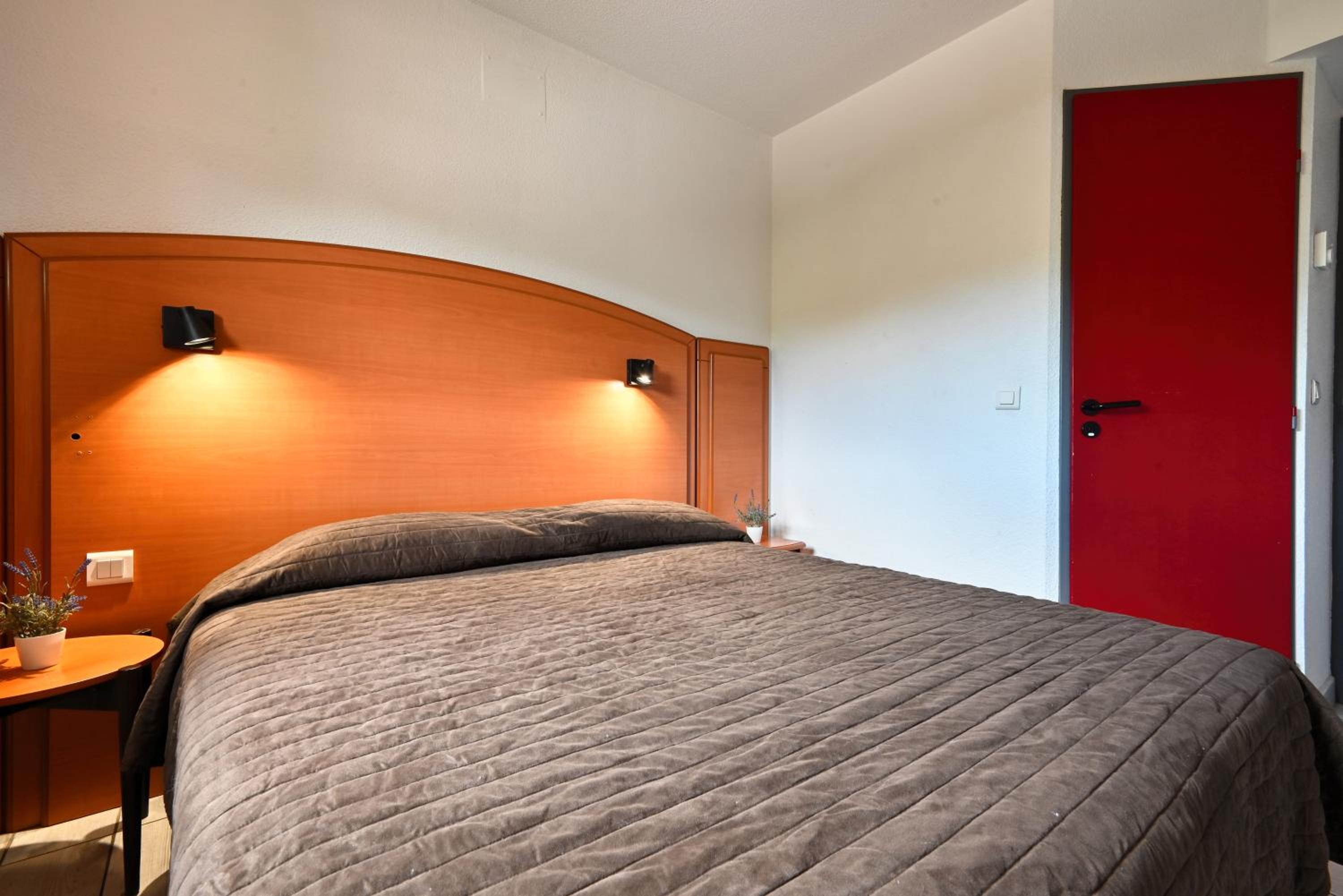 Standard Double Room photo 2