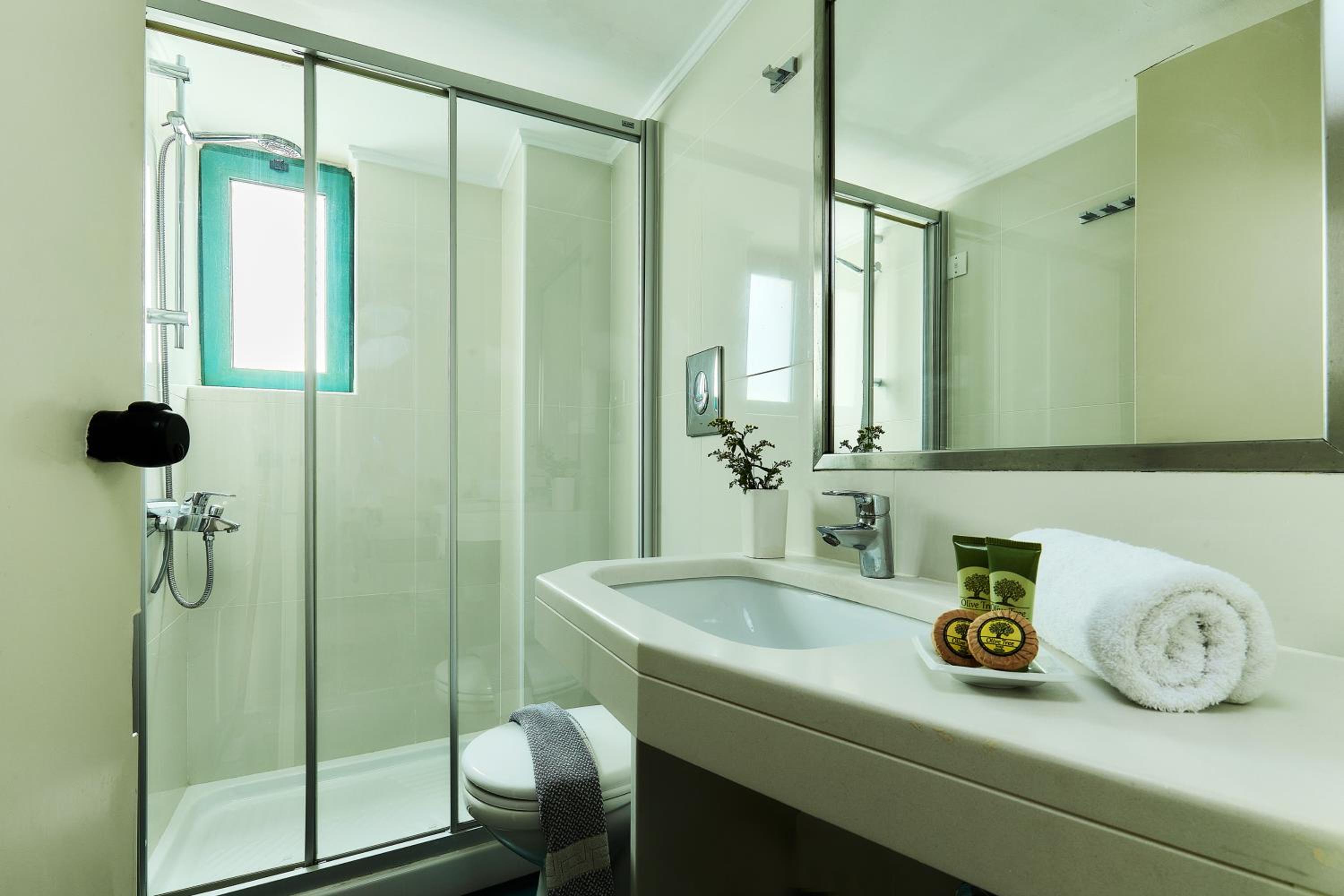 One Bedroom Apartment with Sea View - Photo 4