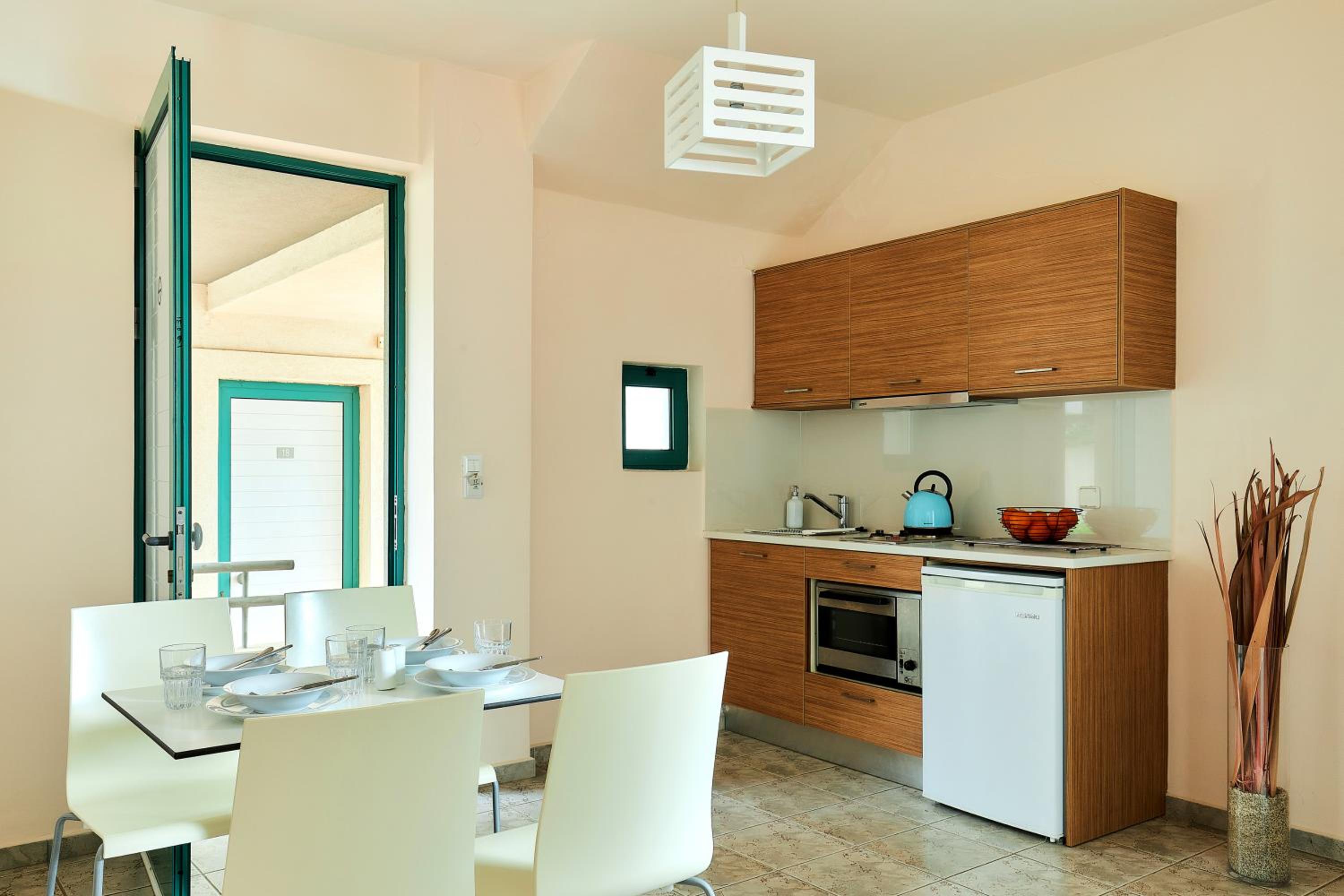 One Bedroom Apartment with Sea View - Photo 8
