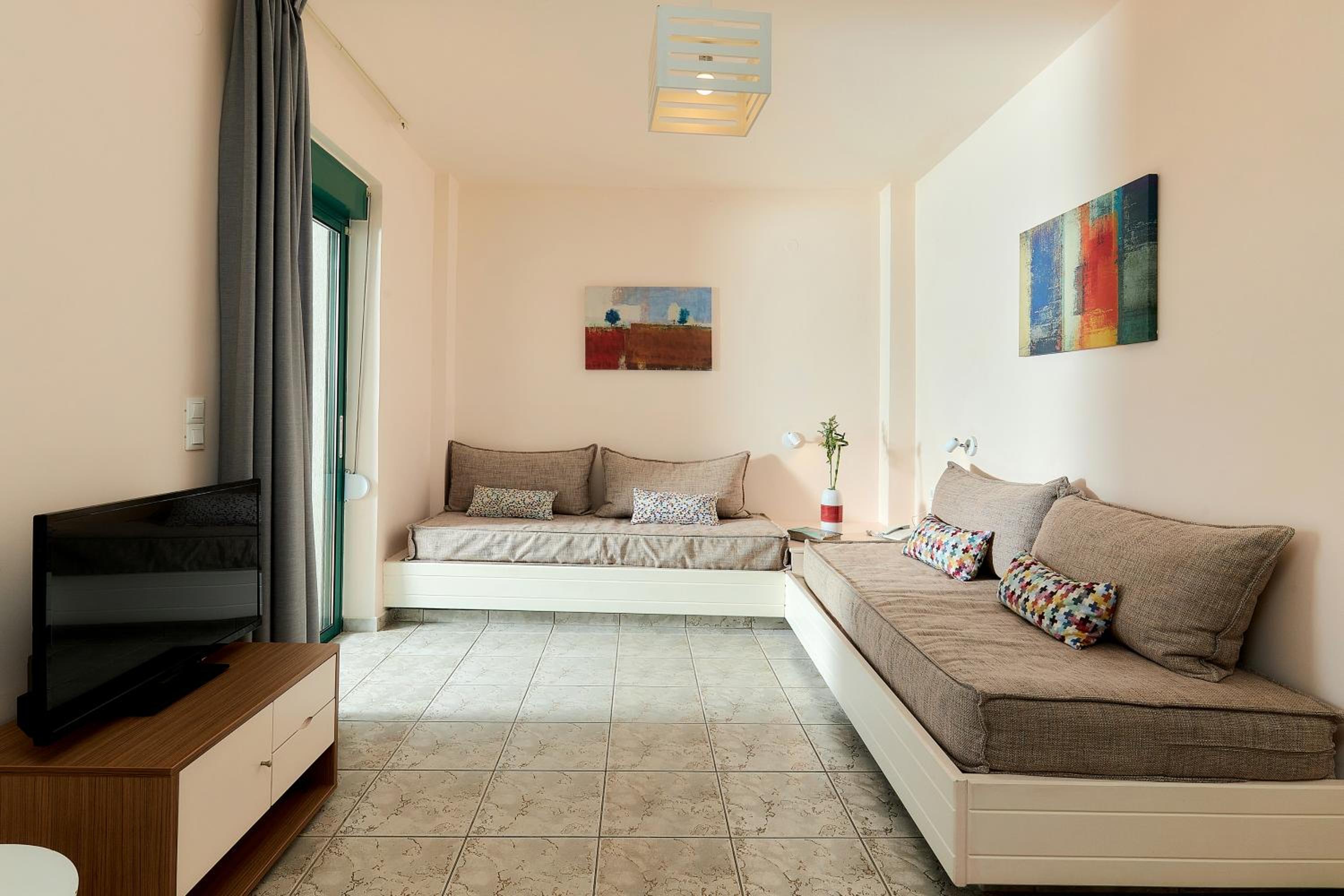 One Bedroom Apartment with Sea View - Photo 1