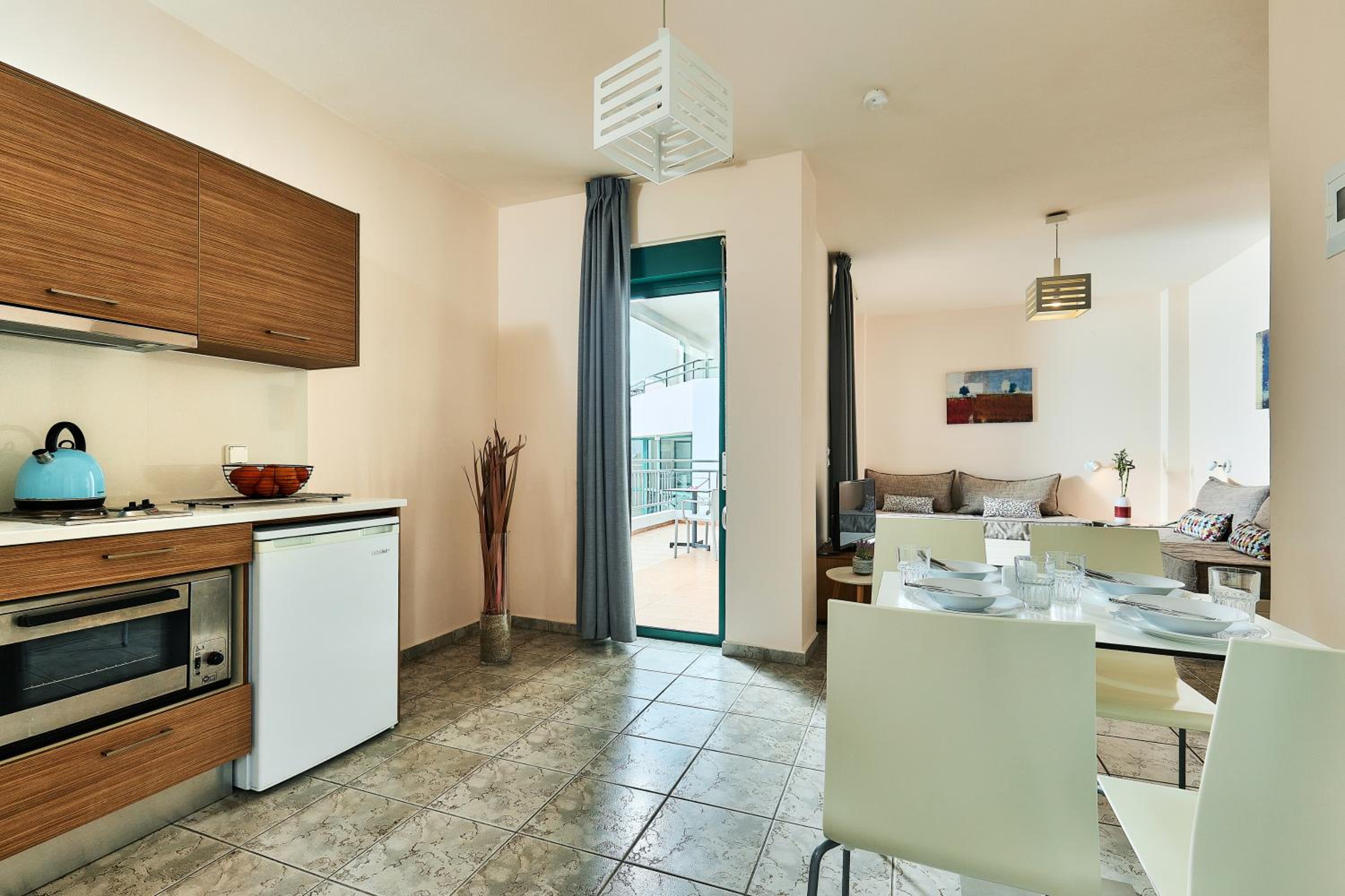 One Bedroom Apartment with Sea View - Photo 9