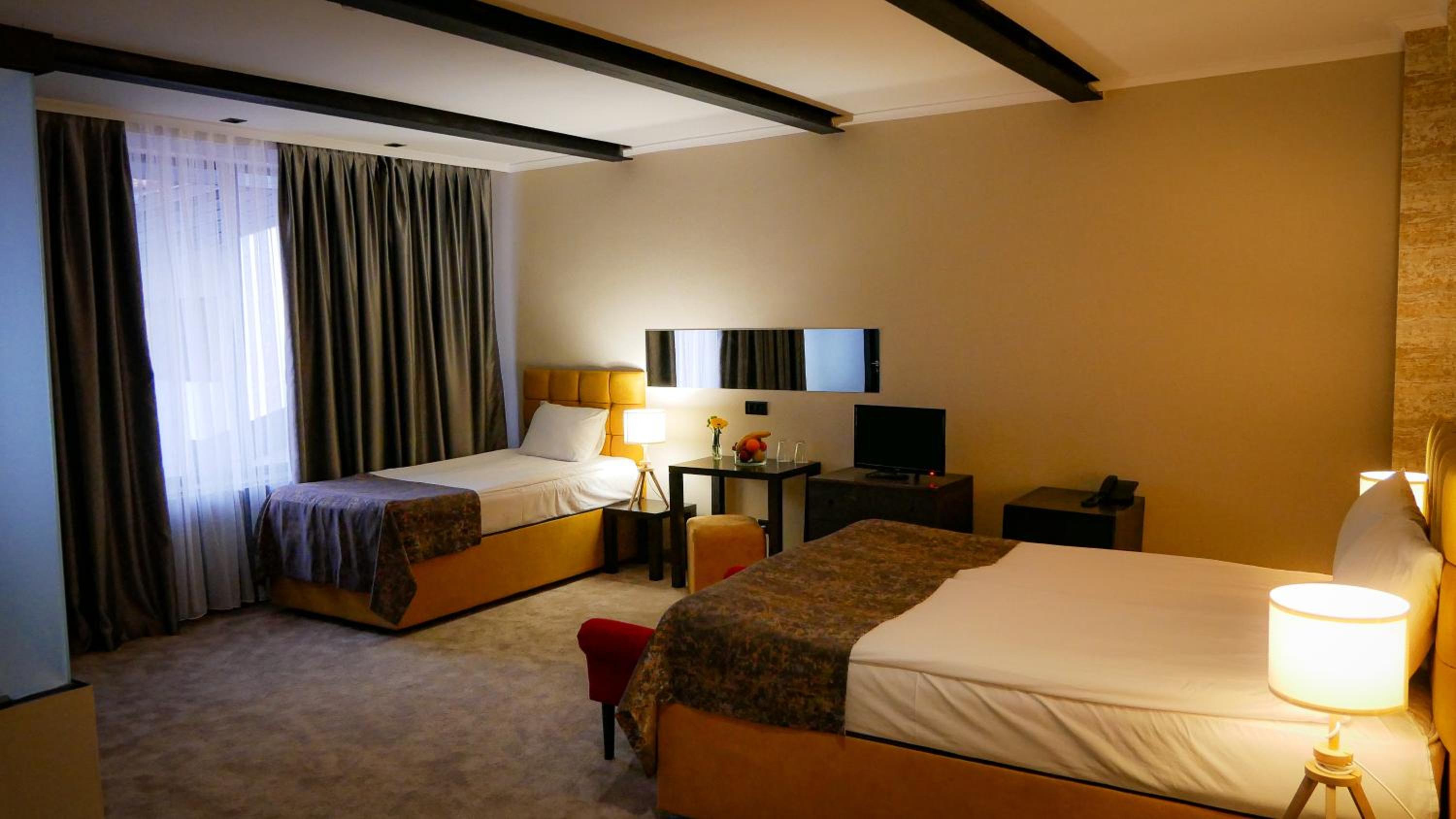 Platinum Family Room - Photo 1