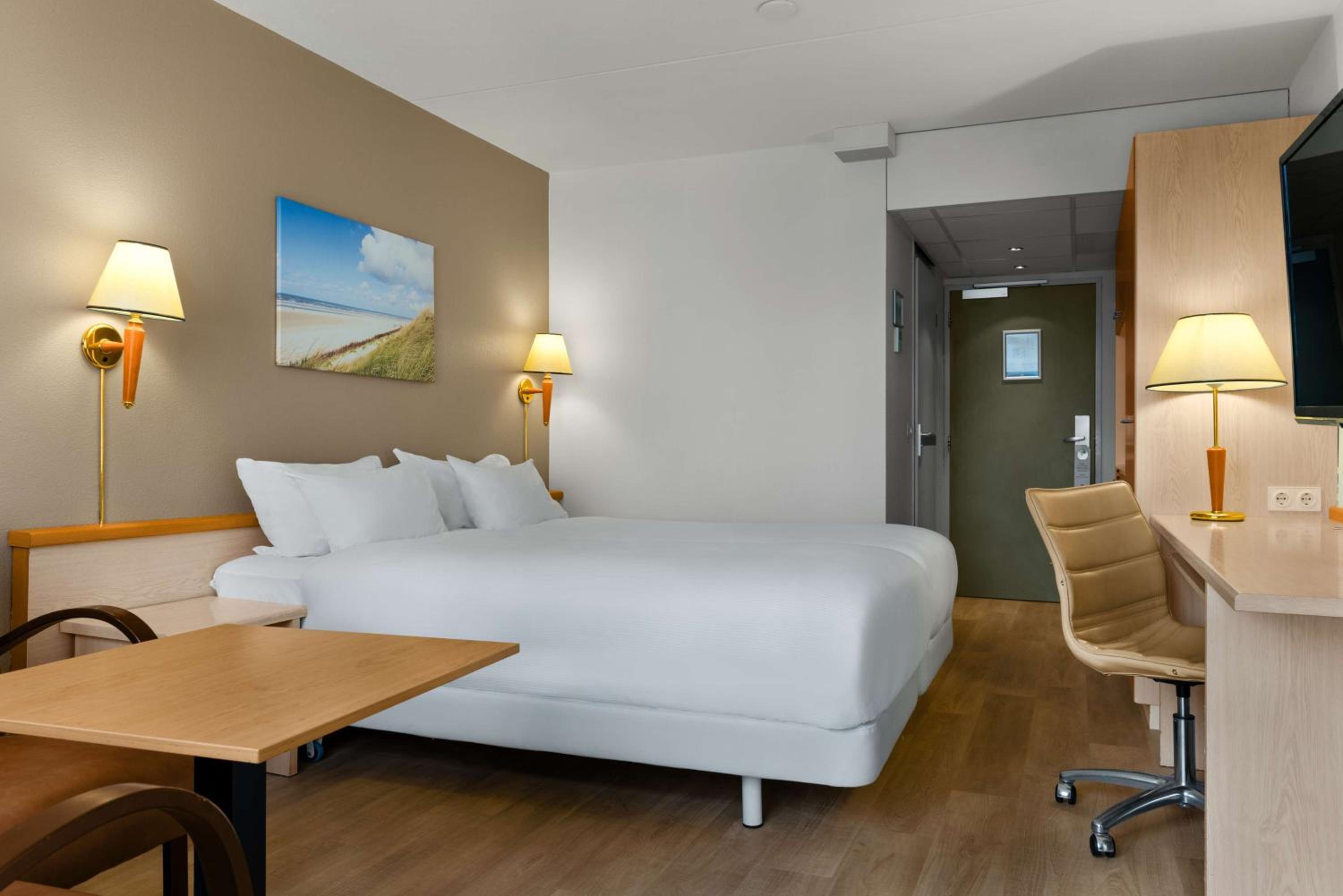 Standard Twin Room with Sea View - Photo 1