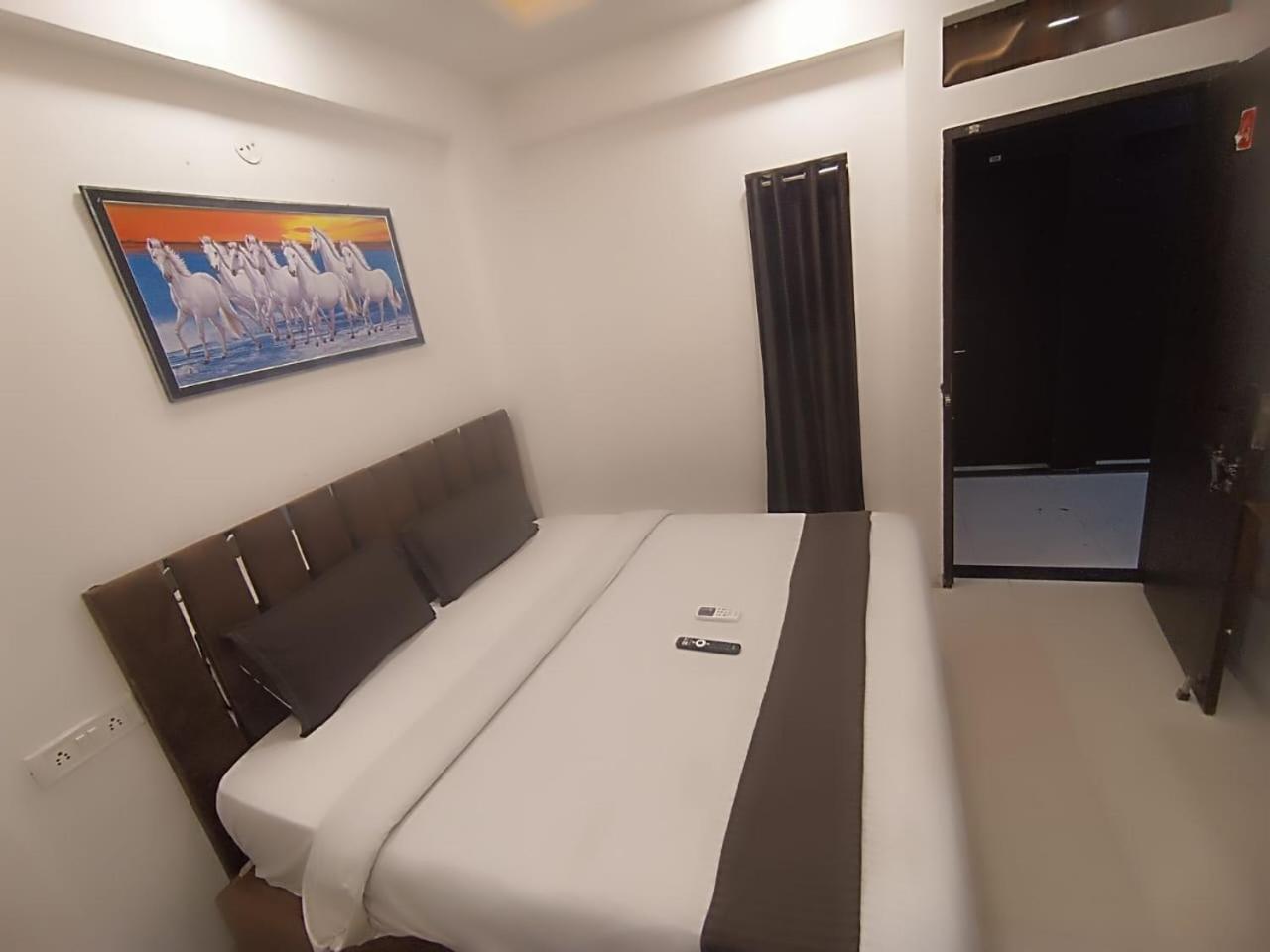 Standard Queen Room photo 2