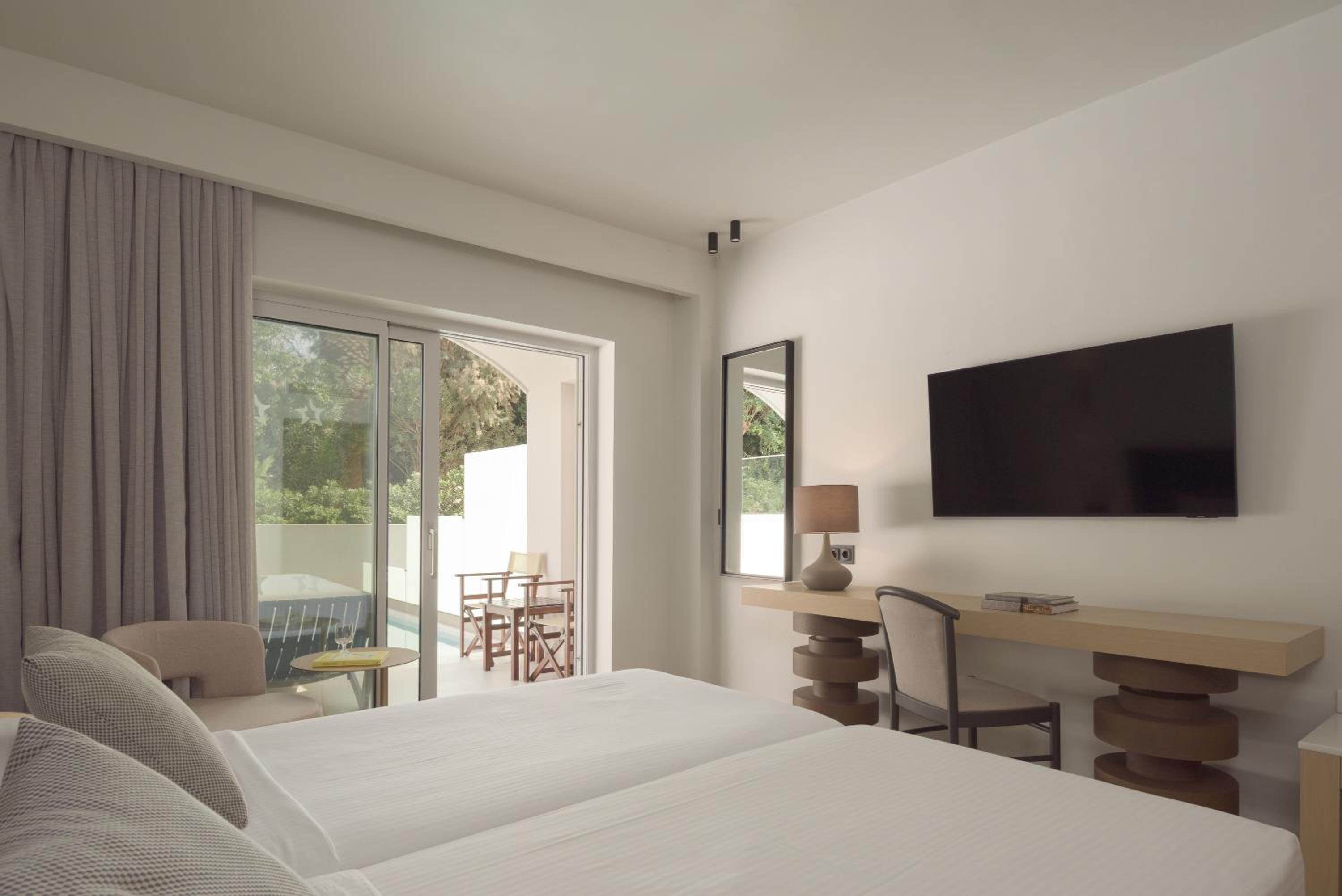 Superior Double Room with Private Pool - Photo 4