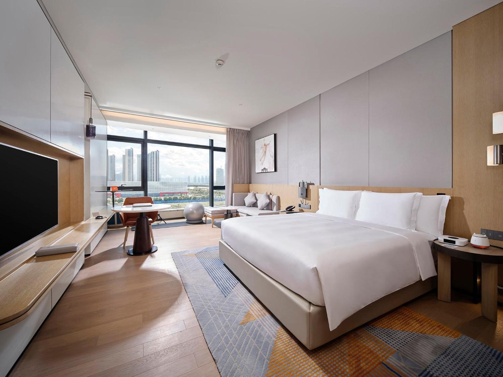Premium King Room with Stadium View - Photo 2