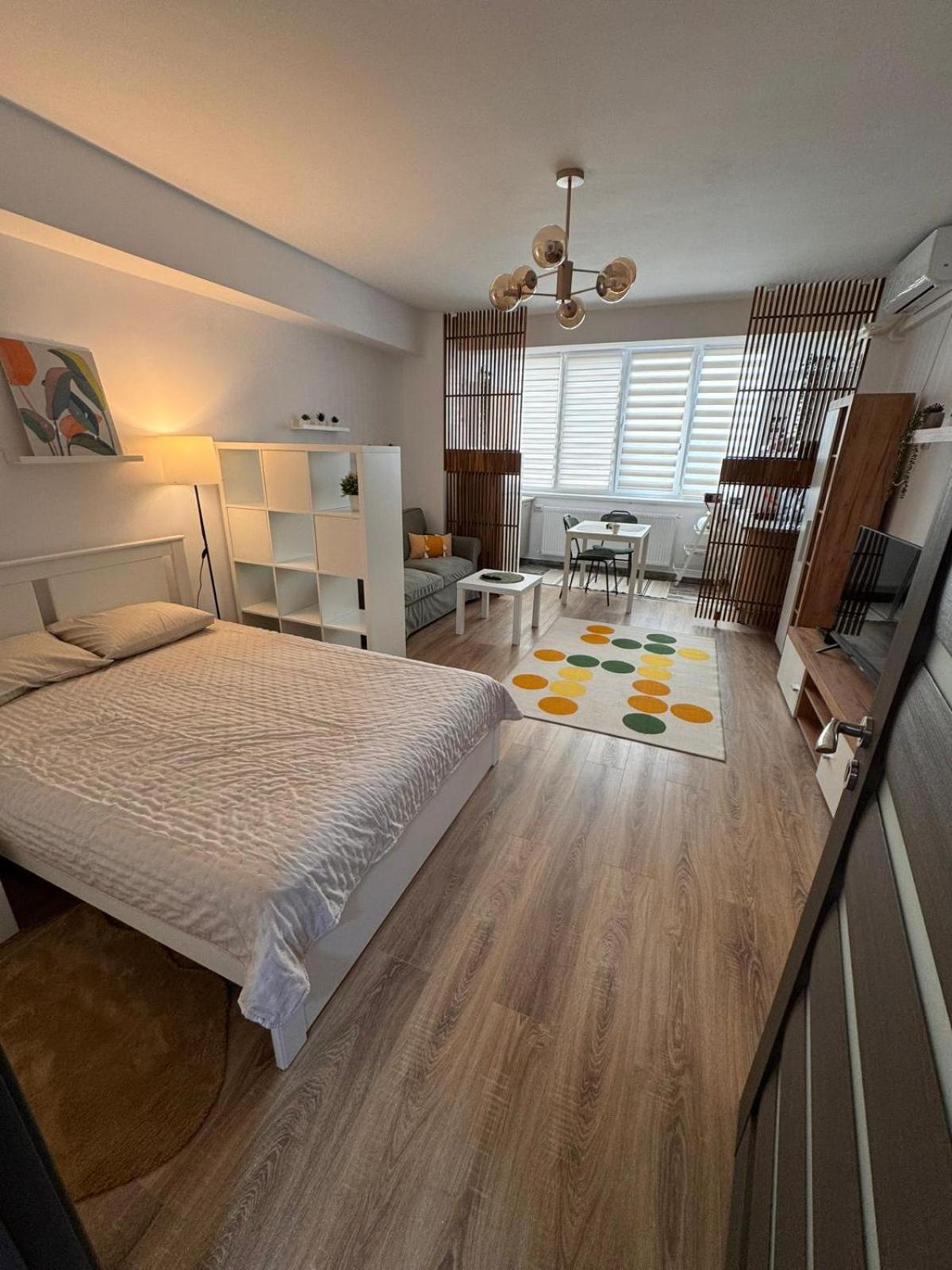 One-Bedroom Apartment photo 1