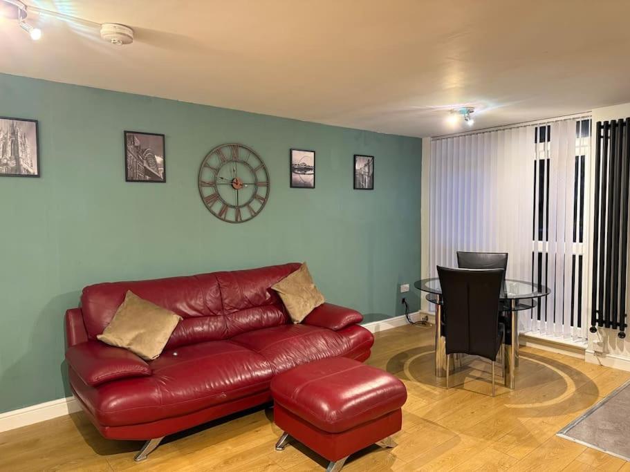 Three-Bedroom Apartment photo 2