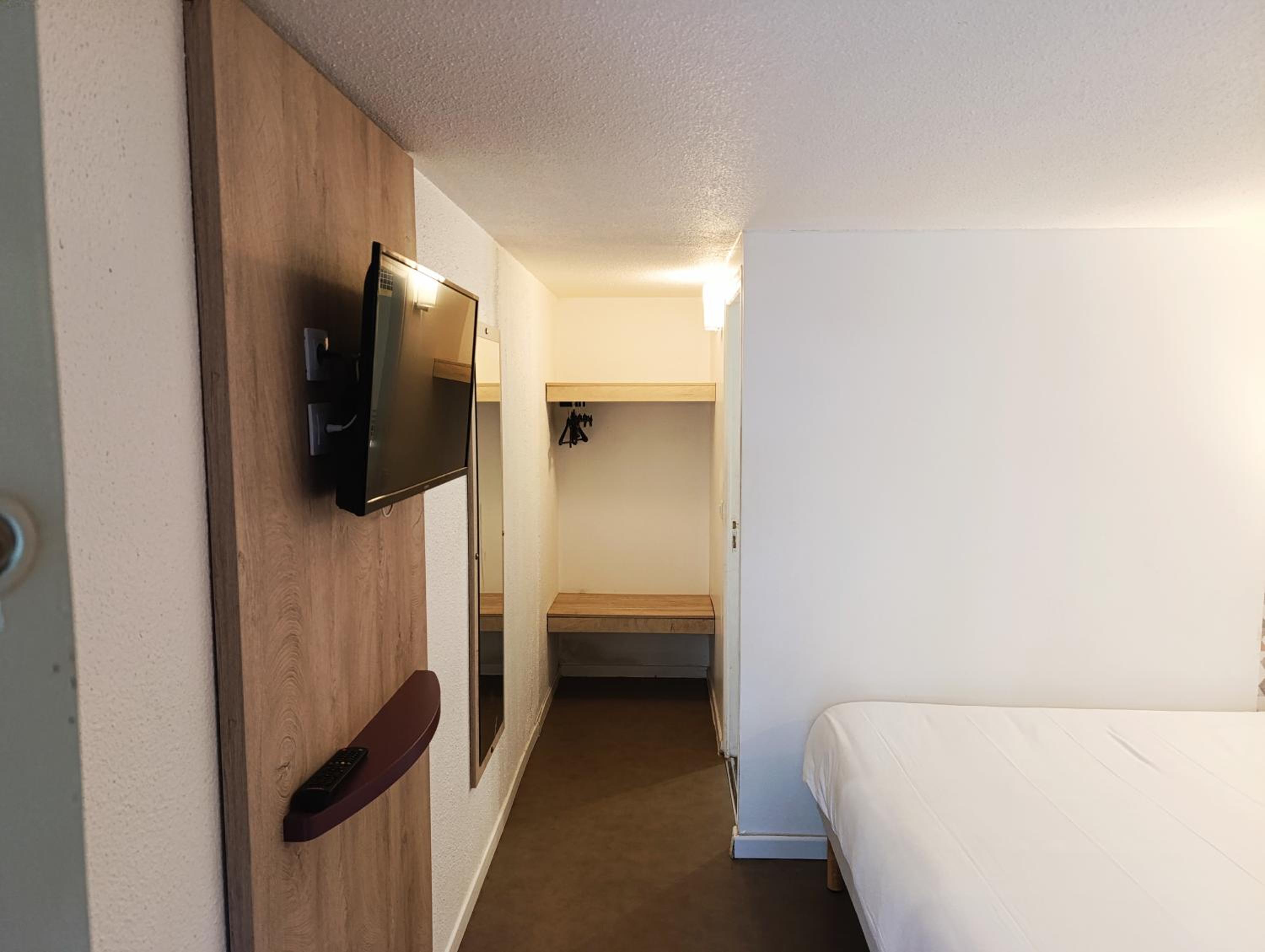 Triple Room - 1 Double Bed 1 Single Bed - Photo 2