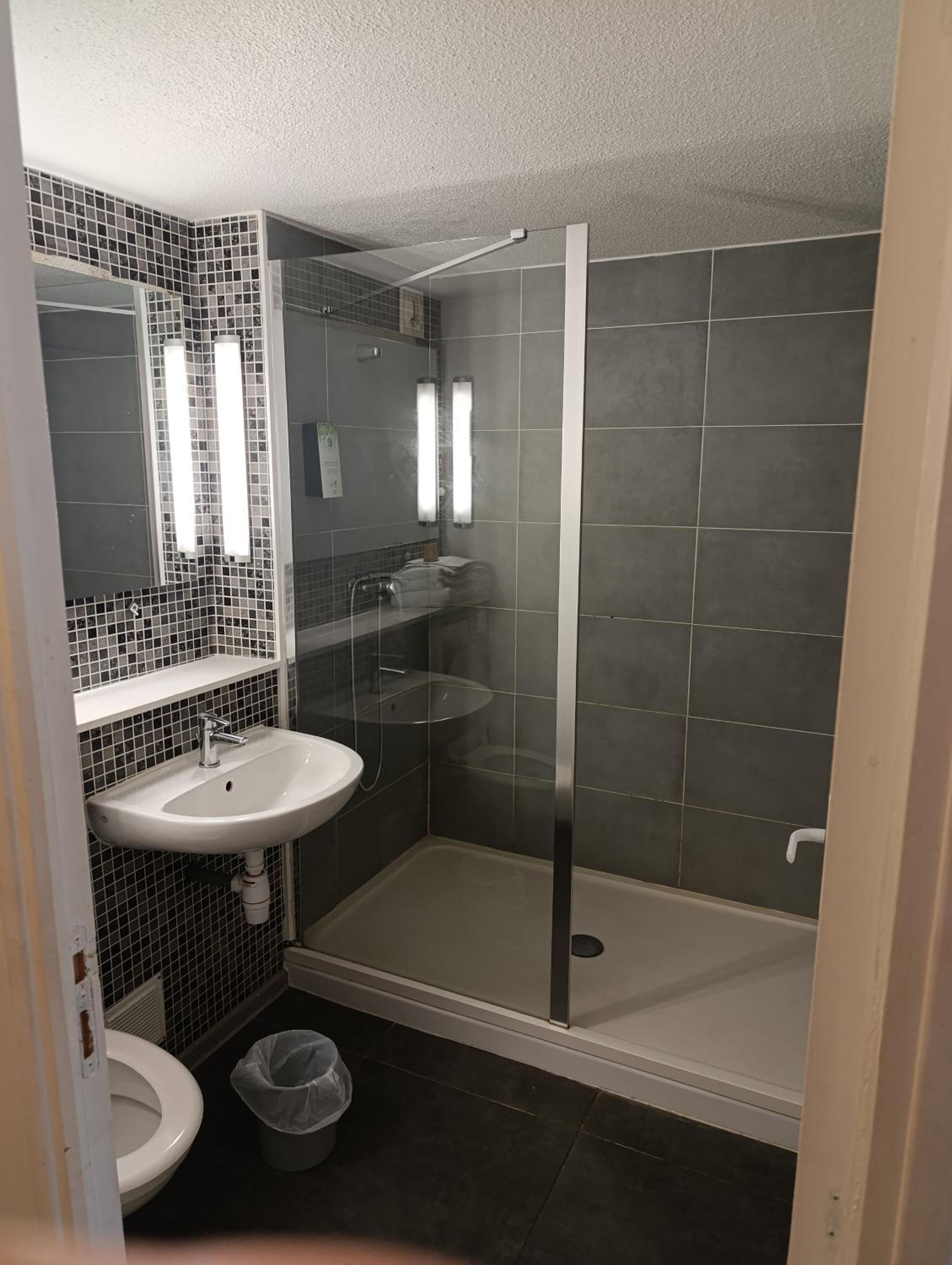 Triple Room - 1 Double Bed 1 Single Bed - Photo 5