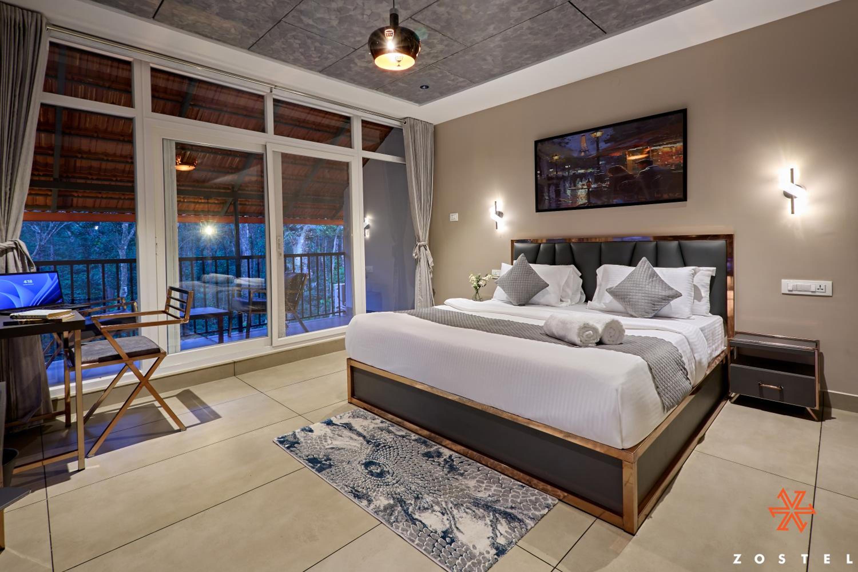 Premium Room (with balcony and AC) photo 2