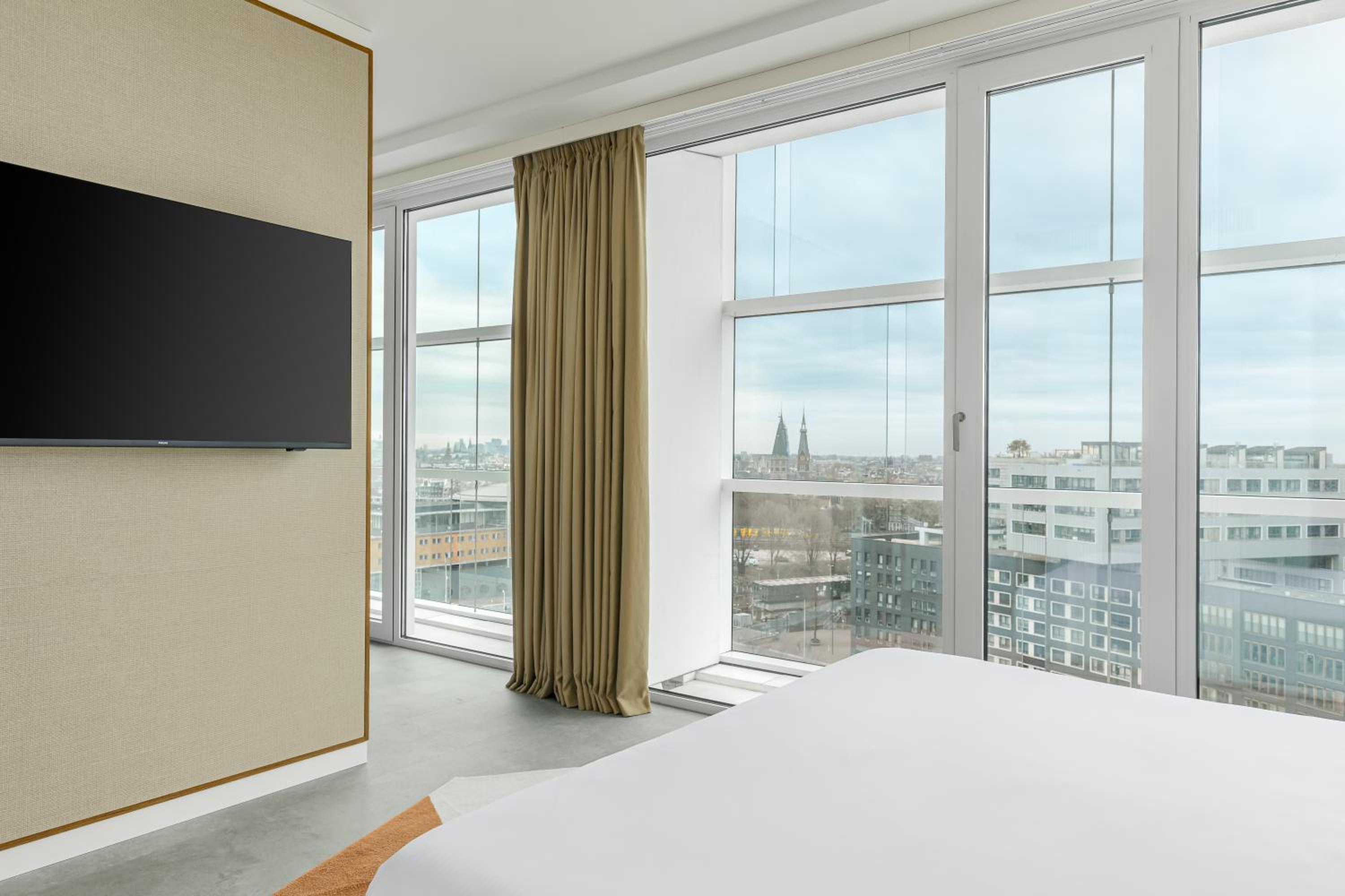 Executive Room - Photo 8