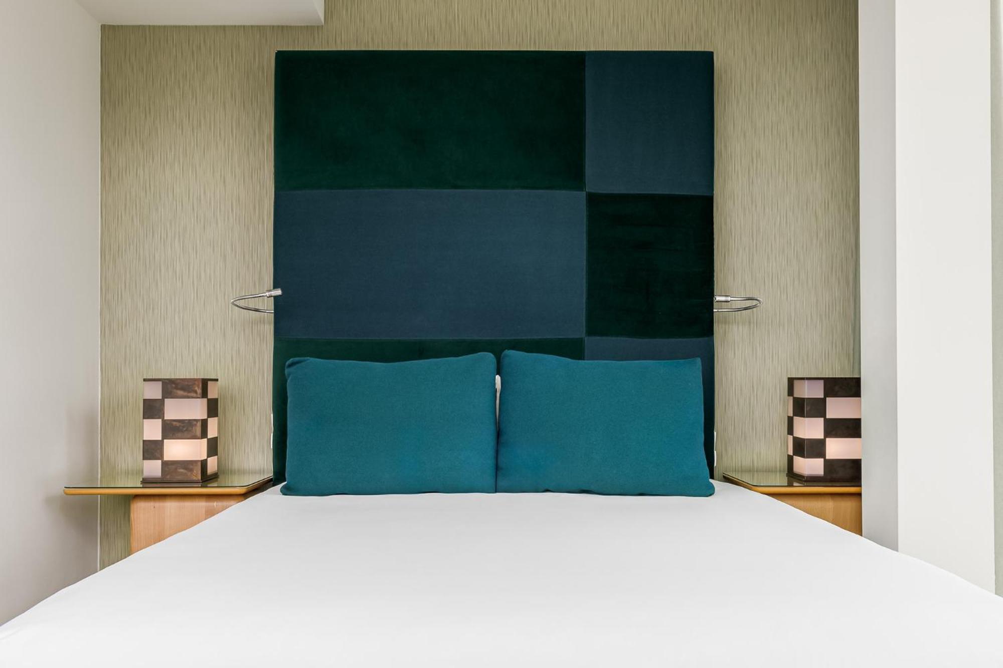 Deluxe Room - Photo 9
