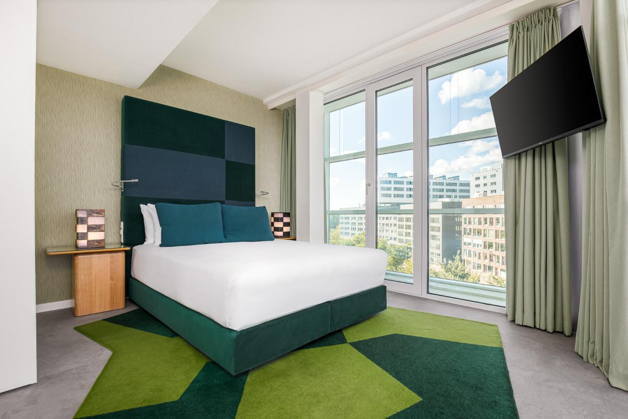 Deluxe Room - Photo 10
