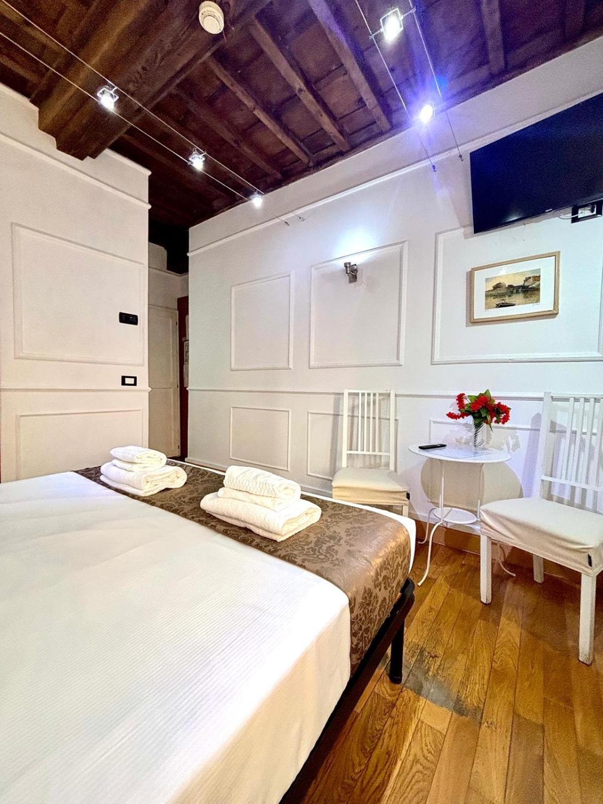 Double or Twin Room photo 3