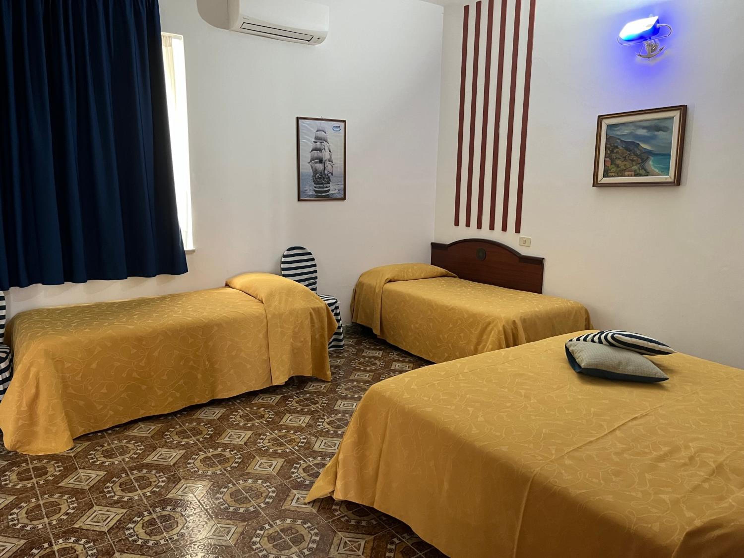 Quadruple Room - Photo 2