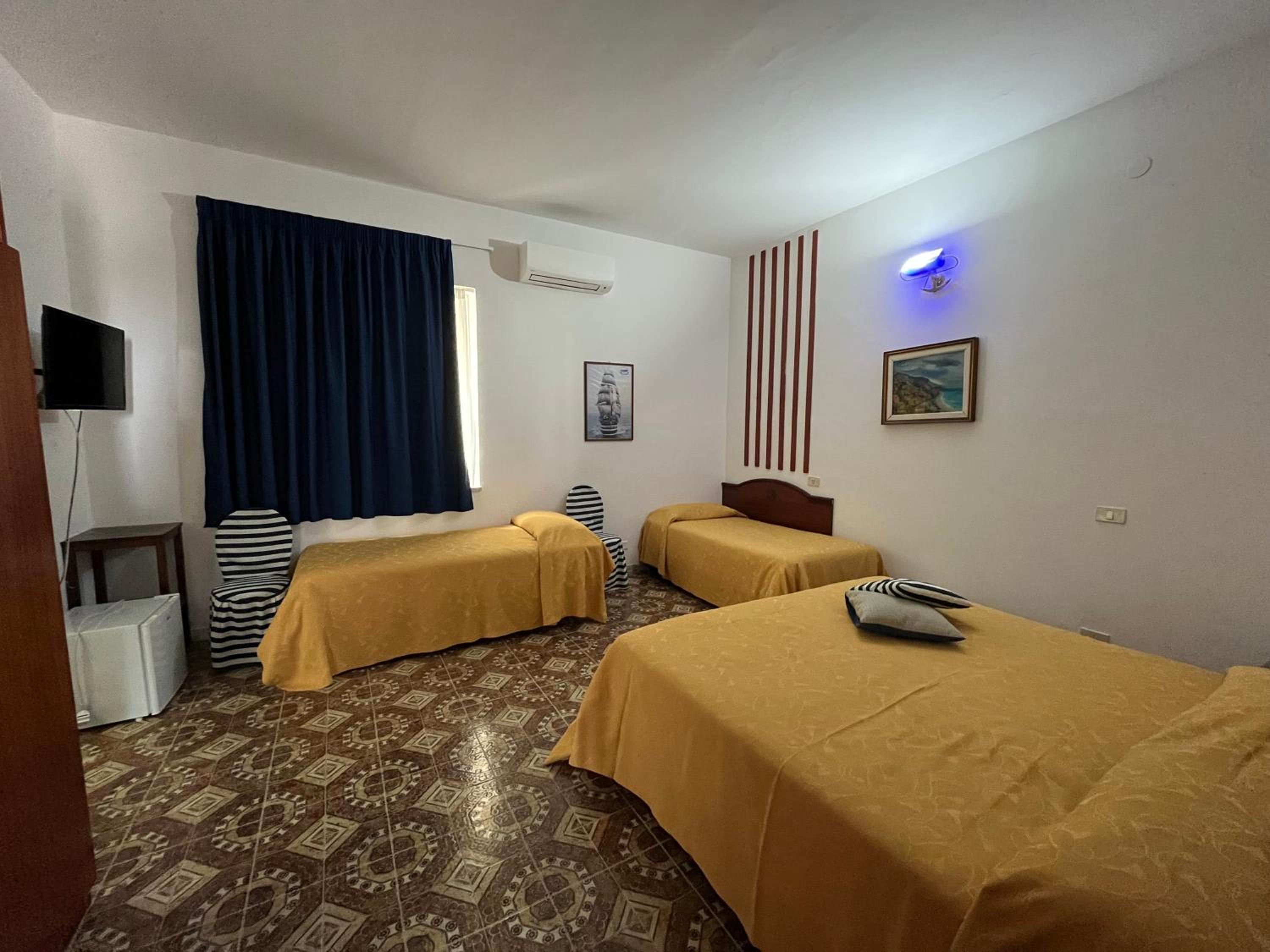 Quadruple Room - Photo 6
