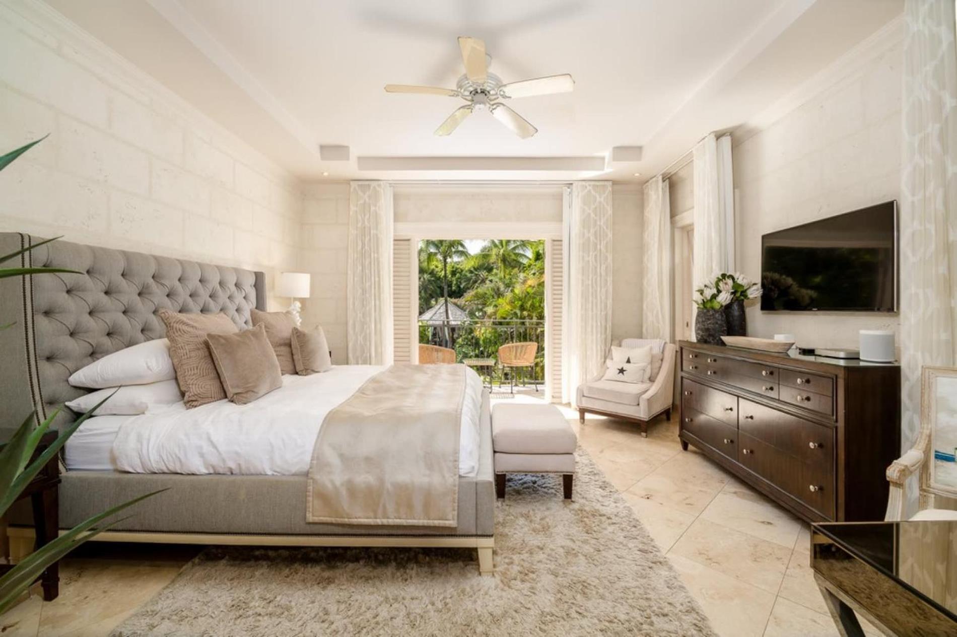 Three-Bedroom Apartment photo 1