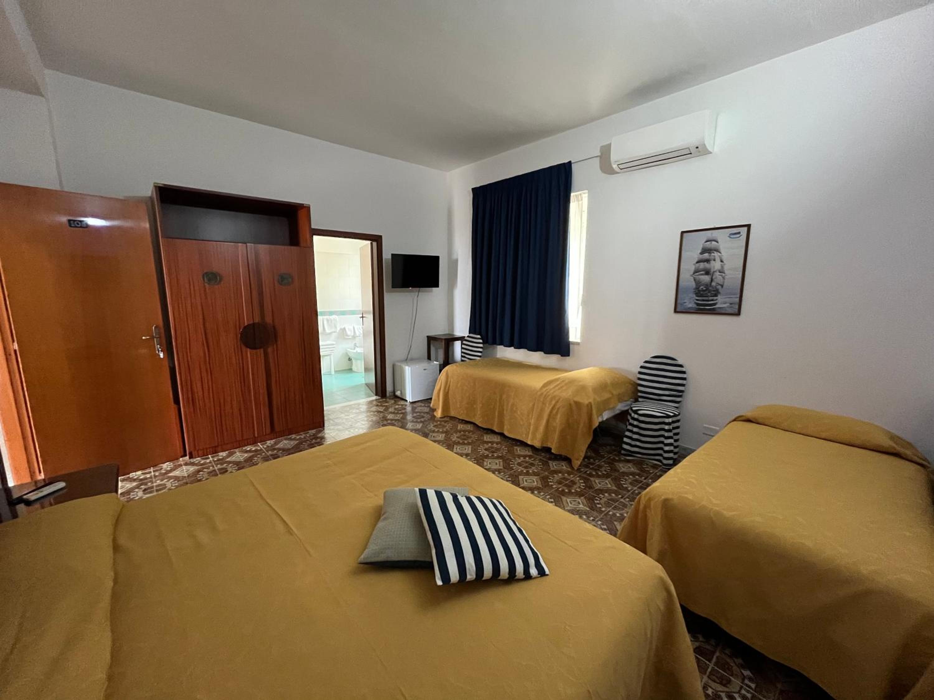 Quadruple Room - Photo 5