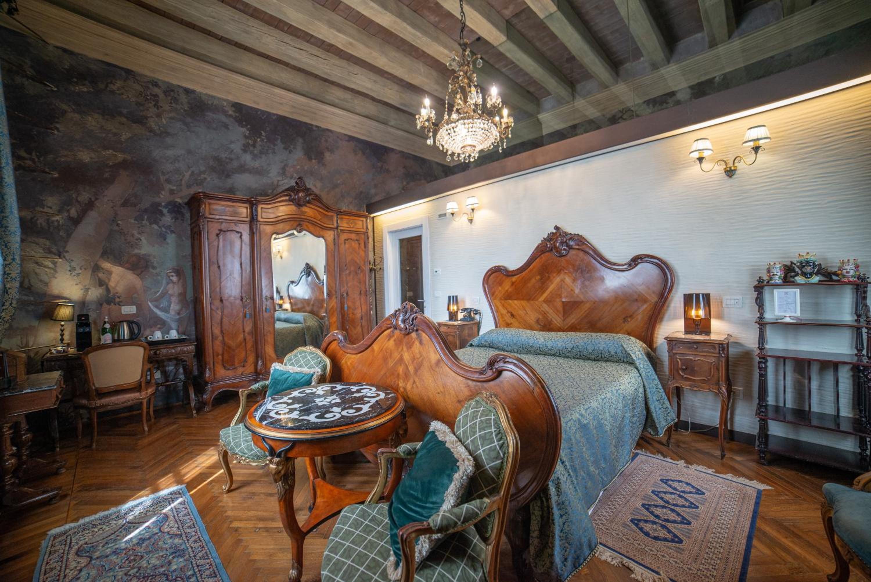 Superior Suite - Photo 1