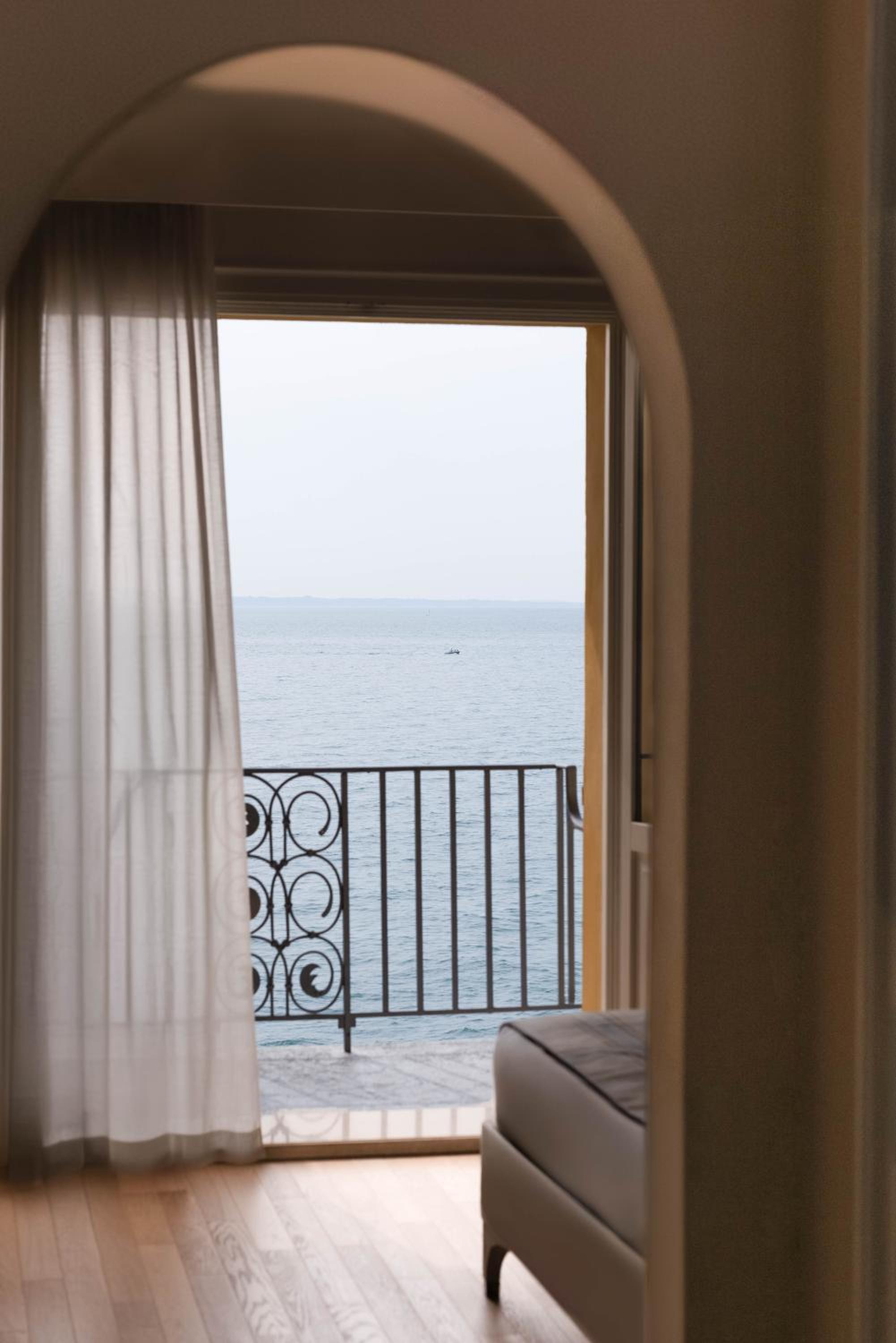 Superior Double or Twin Room with Lake View - Photo 6