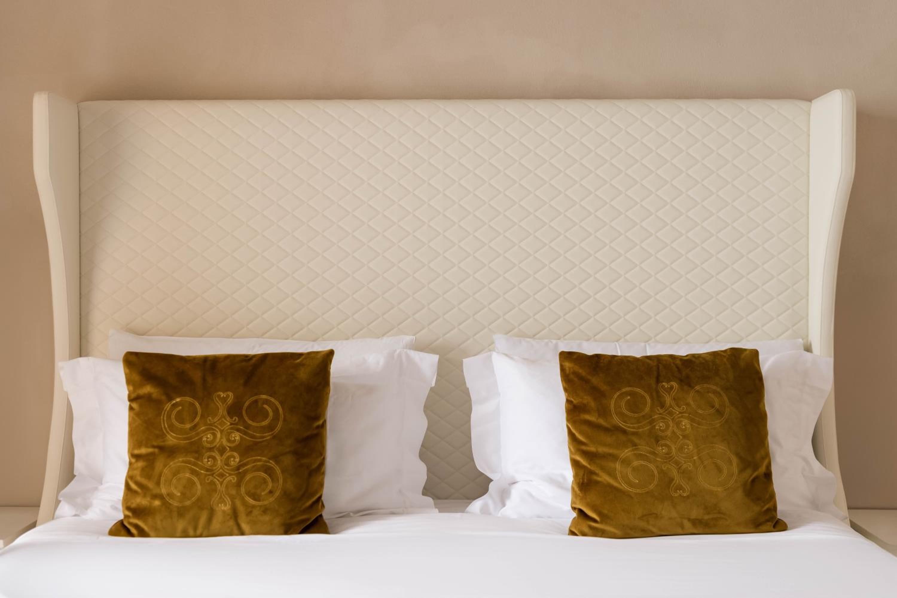 Superior Double or Twin Room with Lake View - Photo 2