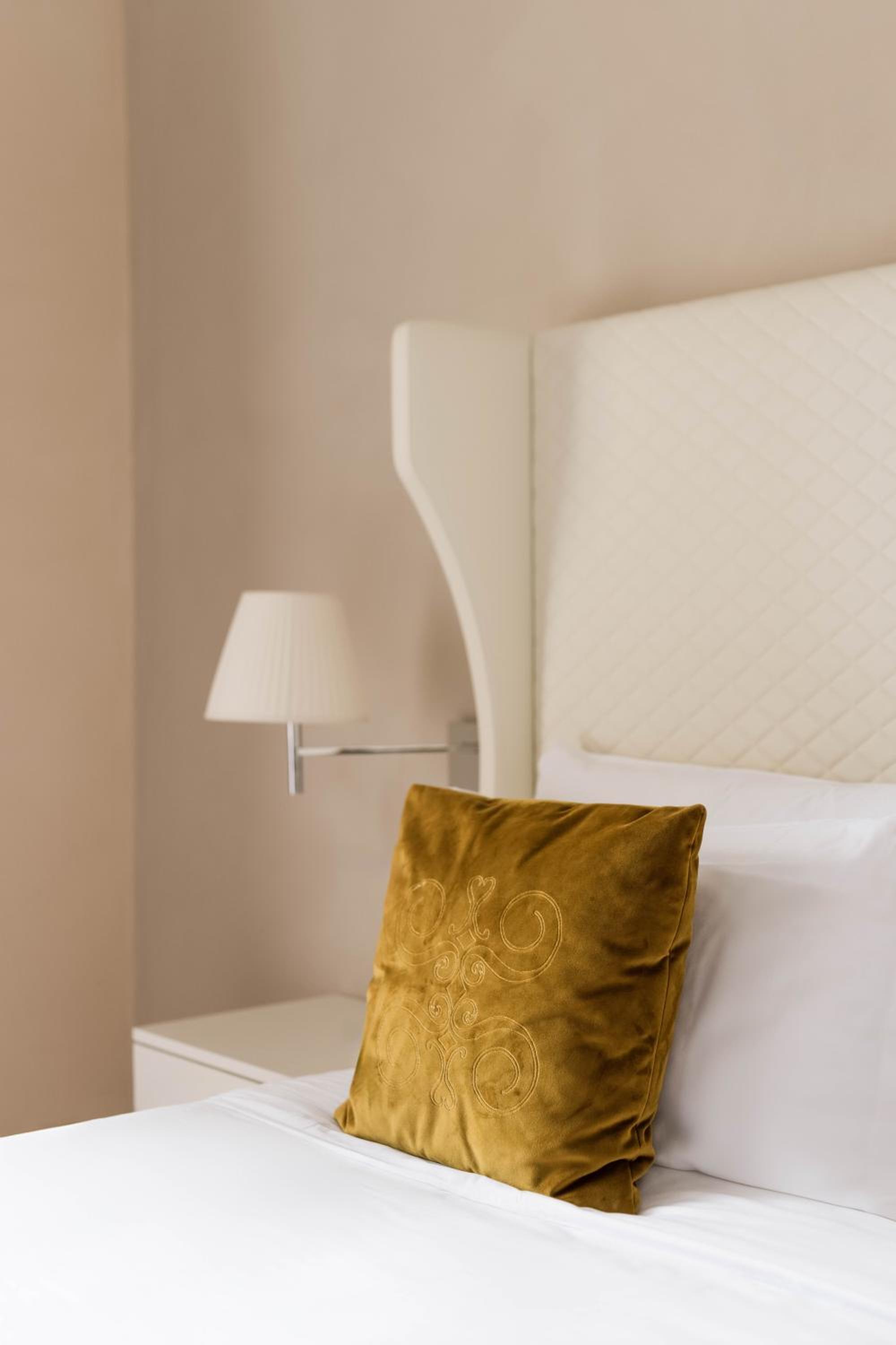Superior Double or Twin Room with Lake View - Photo 1