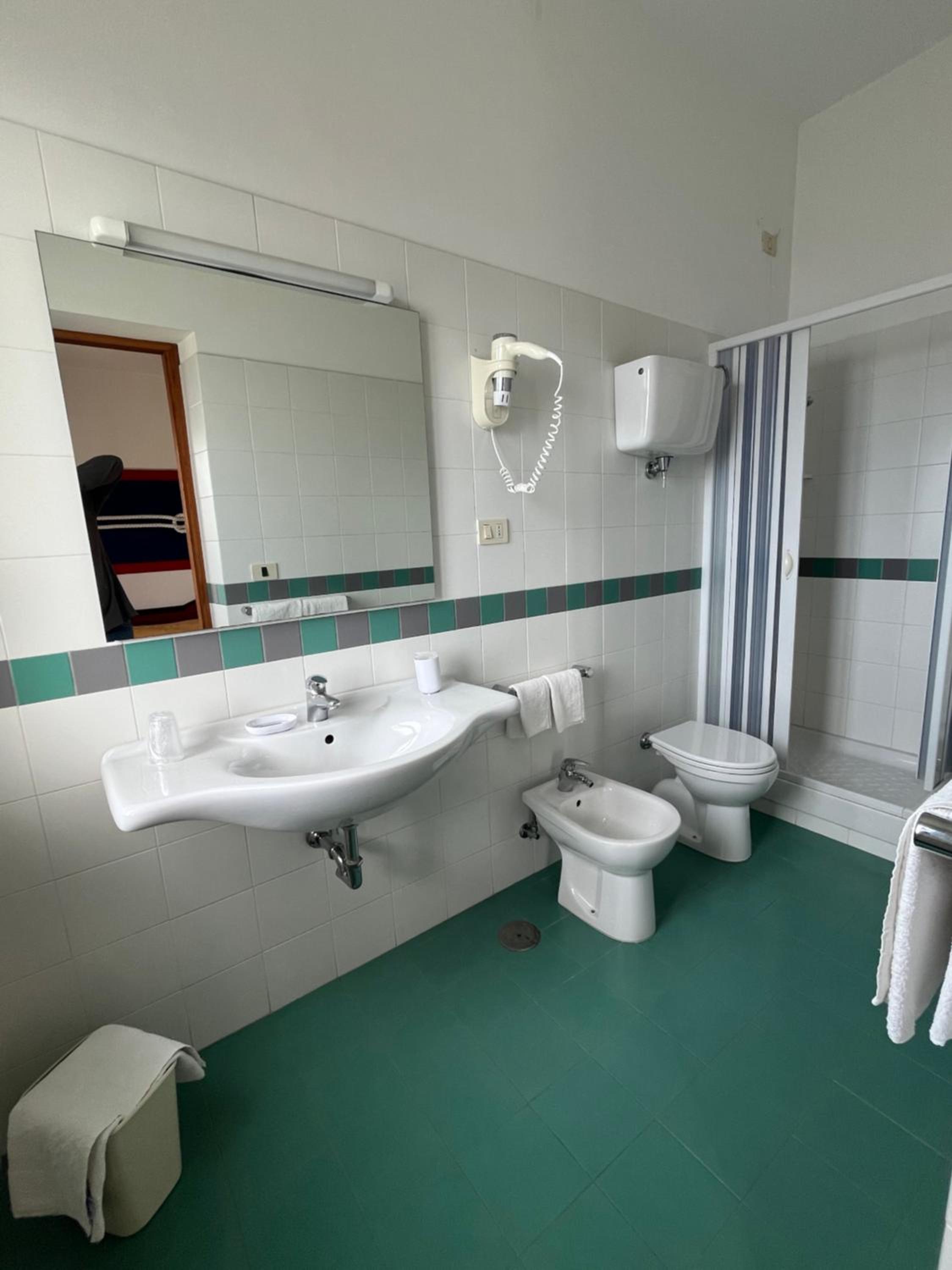 Double or Twin Room - Photo 9